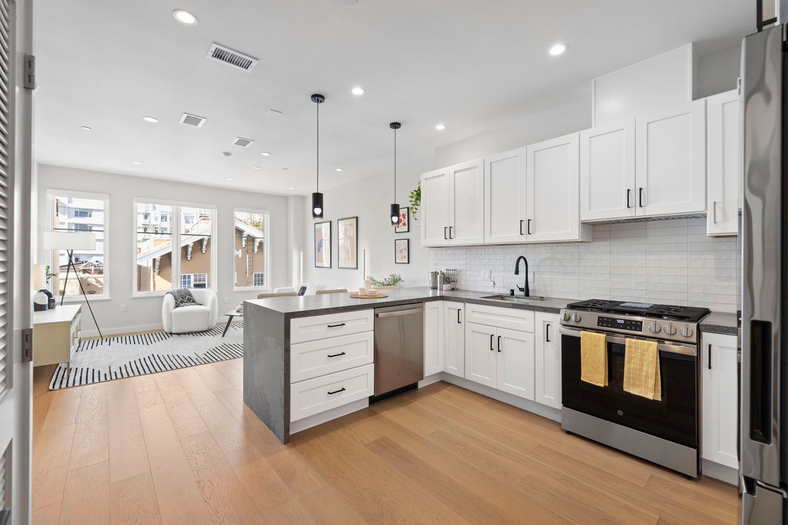 San Francisco Condo: 693 Sutter St