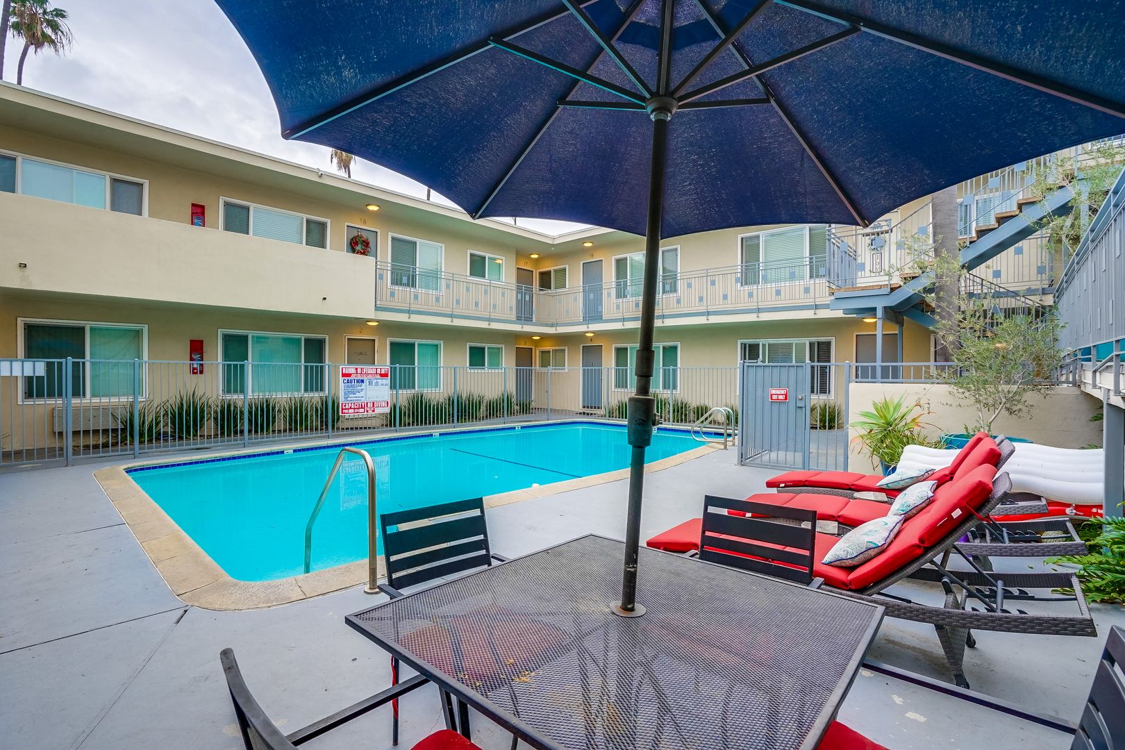 Inglewood Condo: 621 E 99th St