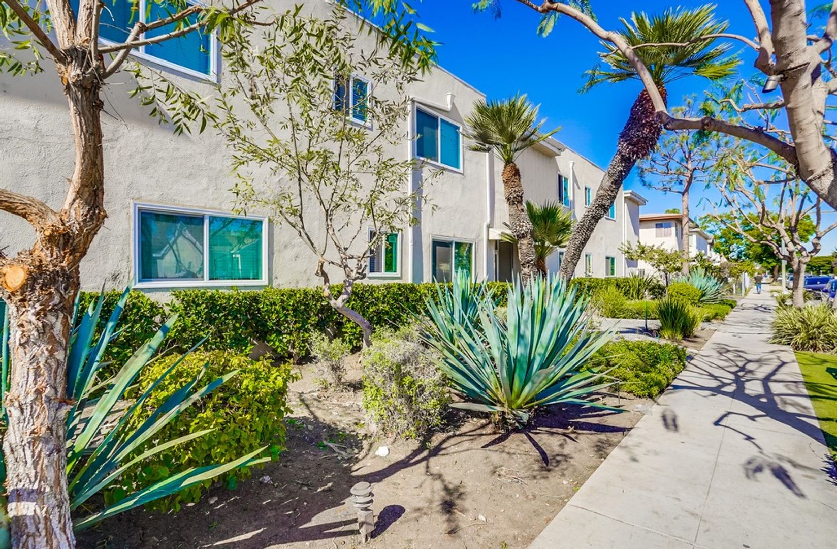 Los Angeles Condo: 6325 8th Ave