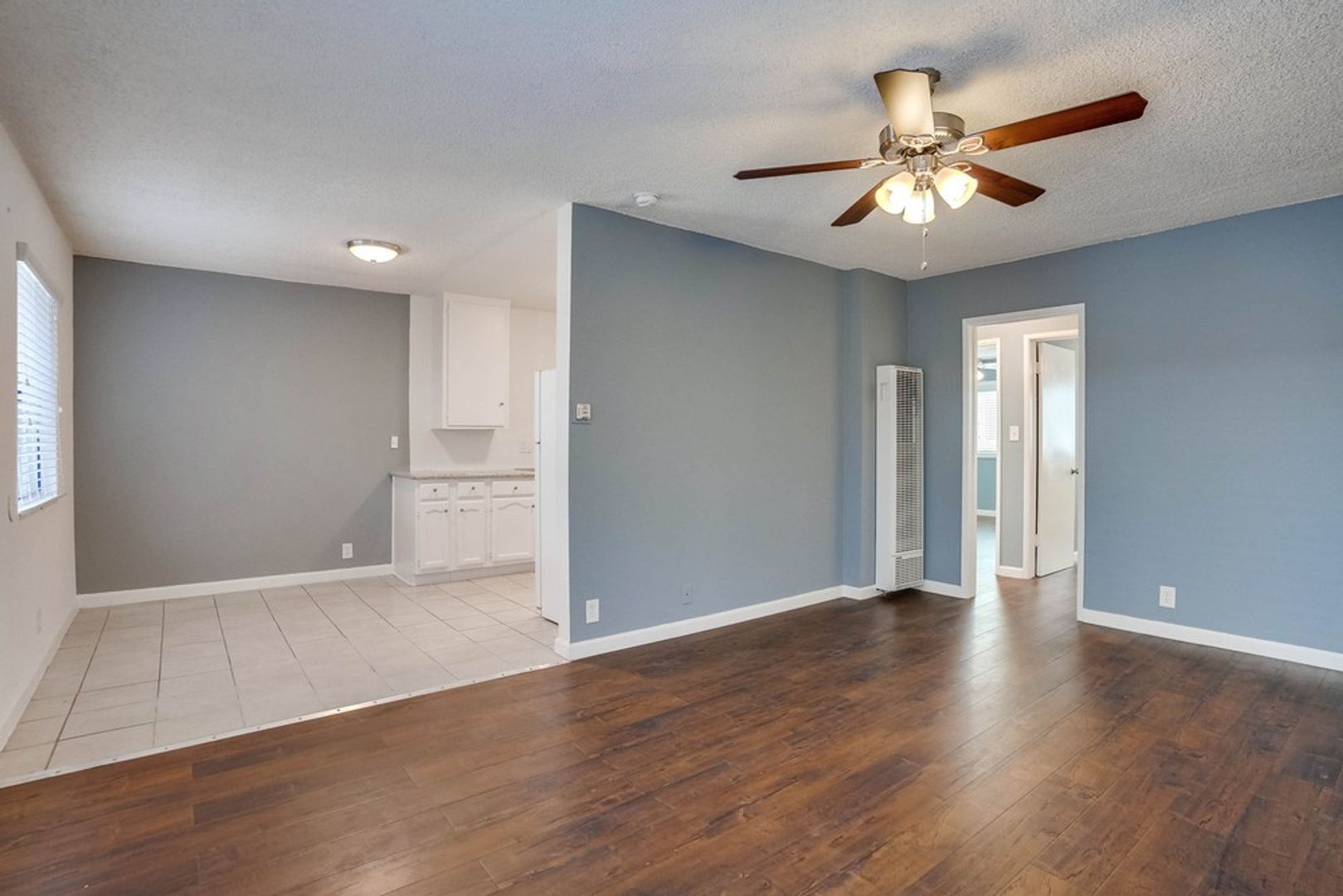 Los Angeles Condo: 6419 10th Ave