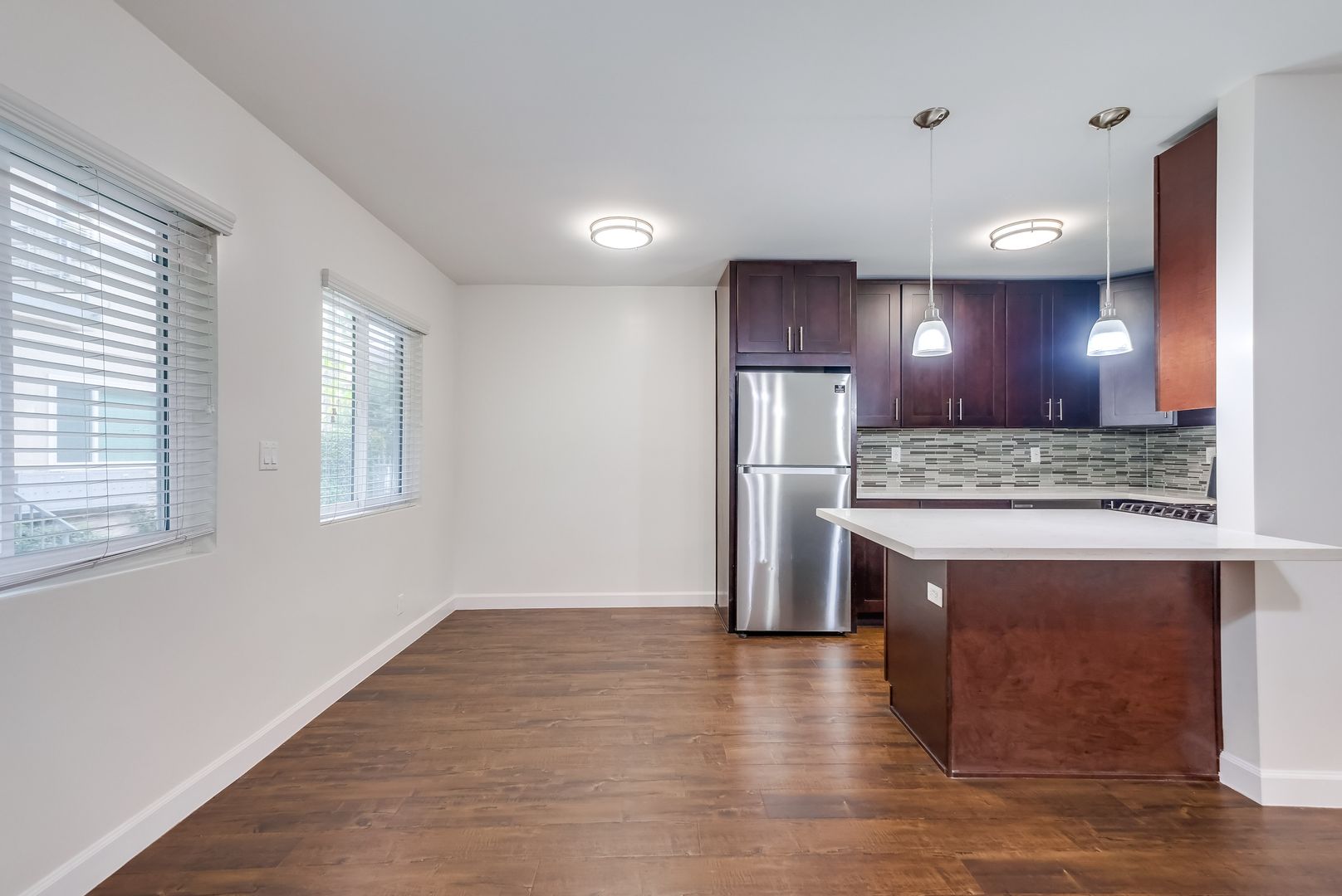 Inglewood Condo: 629 W Hyde Park Blvd