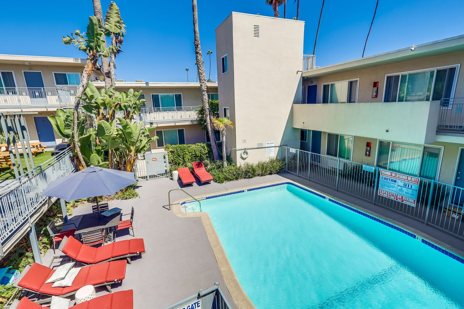 Inglewood Condo: 621 E 99th St