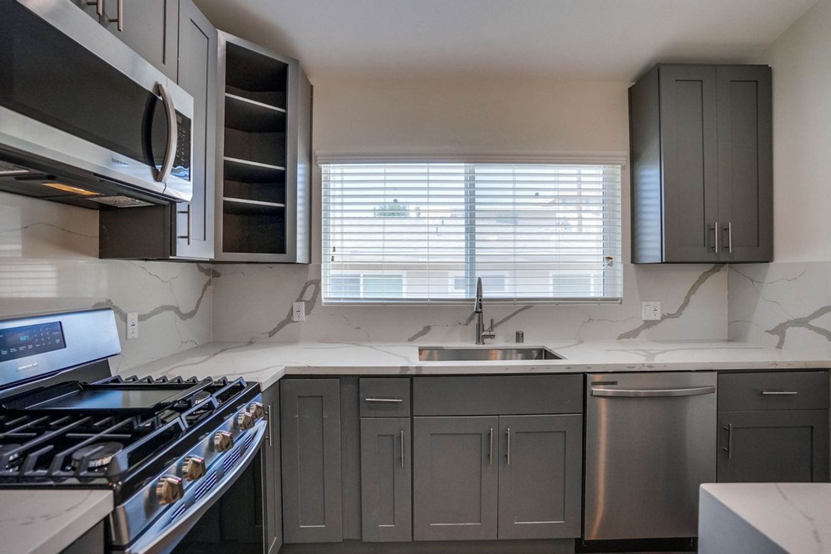 Inglewood Condo: 544 Evergreen St