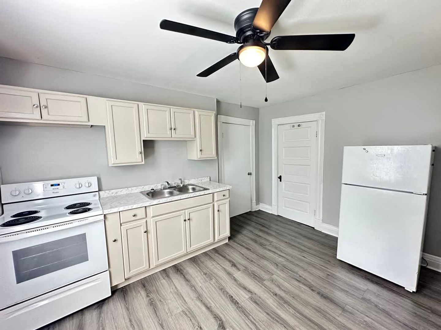 Lexington House: 252 E Loudon (Z1)