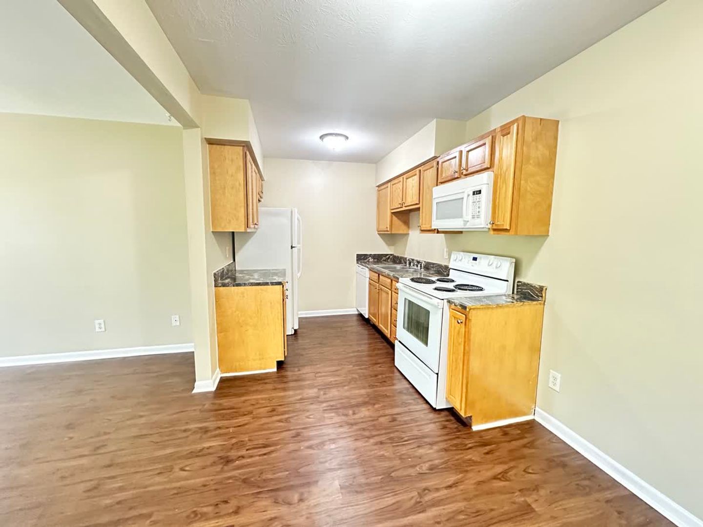 Lexington Condo: 147 Lakeshore Drive