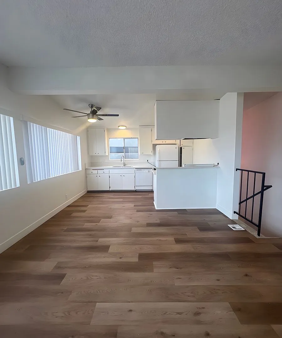 Los Angeles Condo: 128 39th St