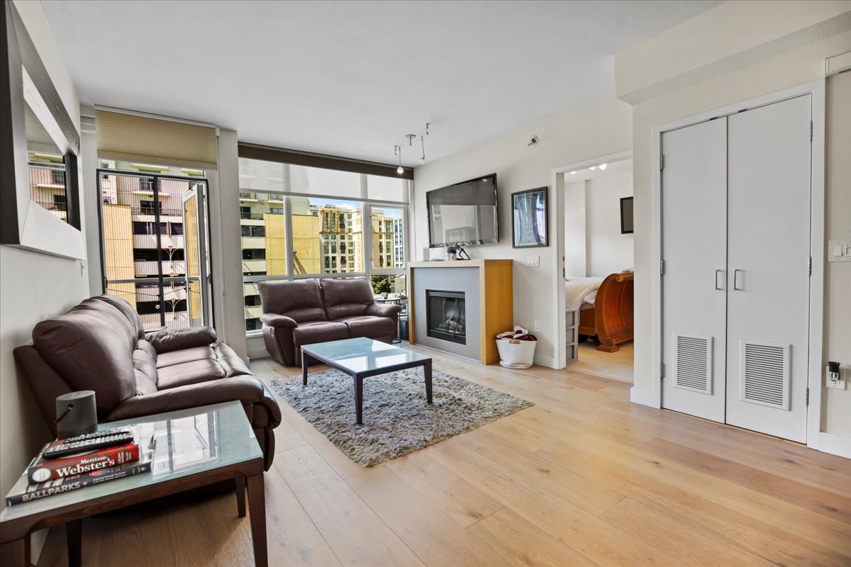 San Diego Condo: 325 7th Ave