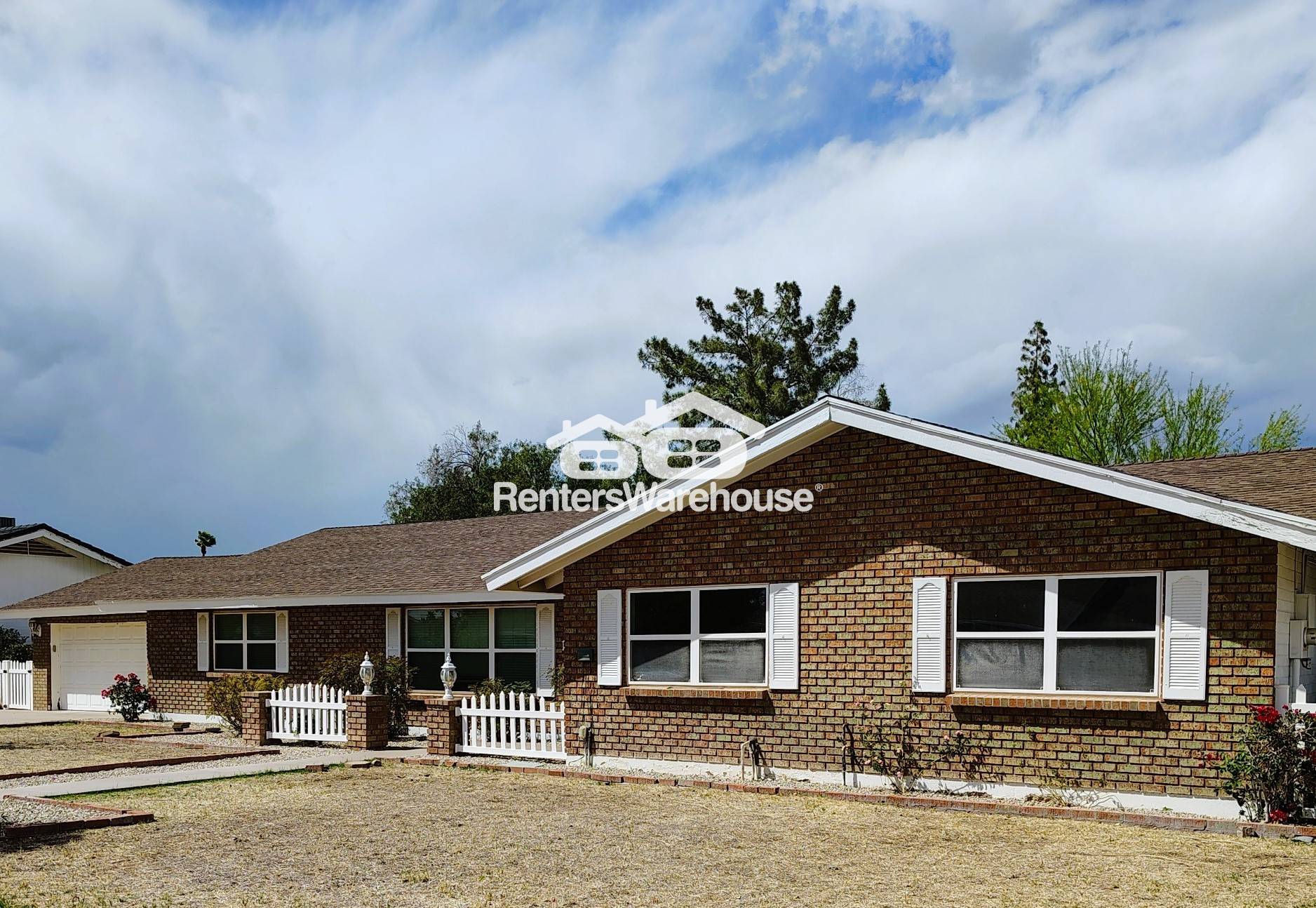 Mesa House: 1724 E Hope St