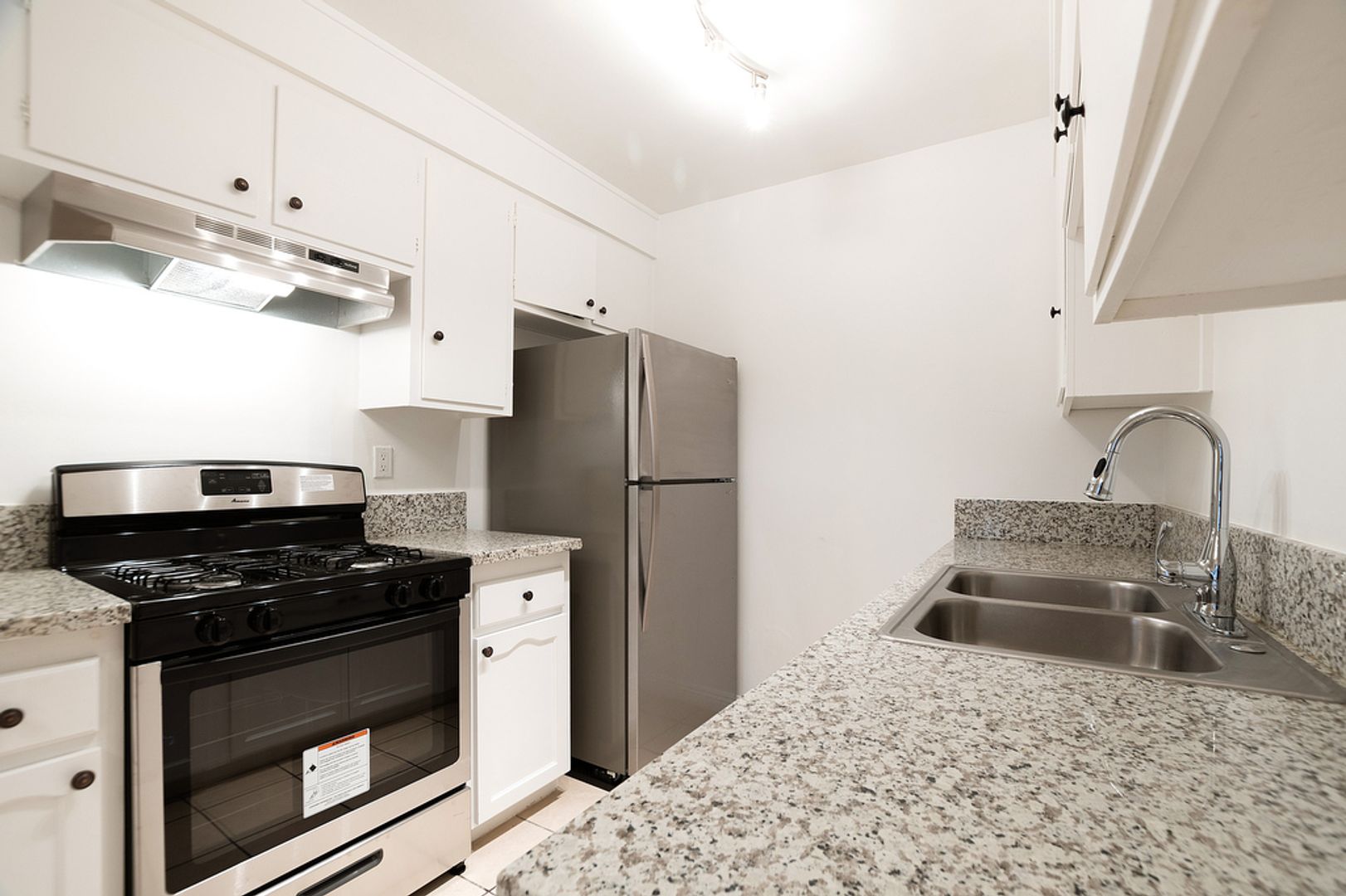 Los Angeles Apartment: 10520 S Figueroa St