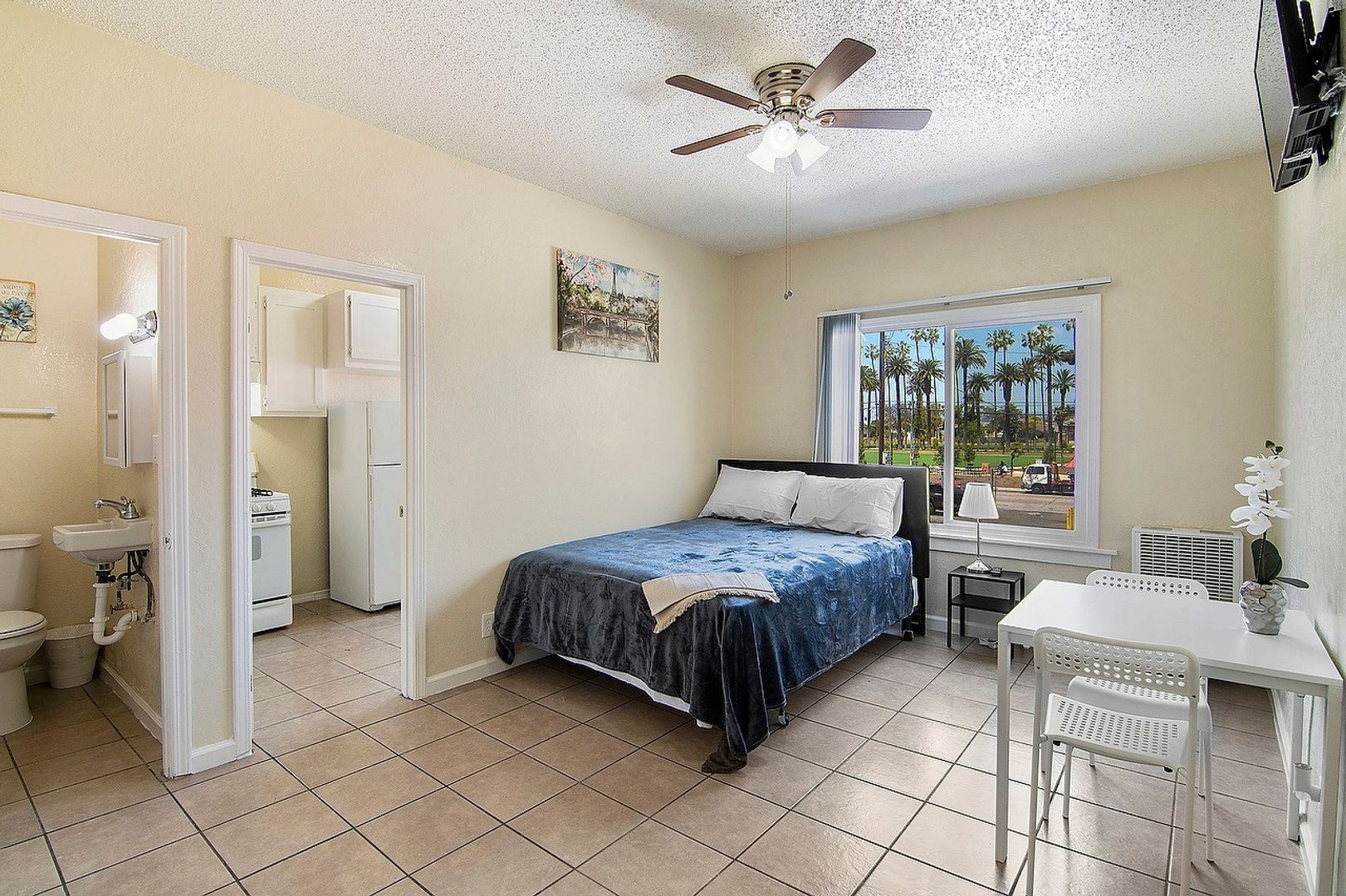 Los Angeles Apartment: 5119 S Avalon Blvd