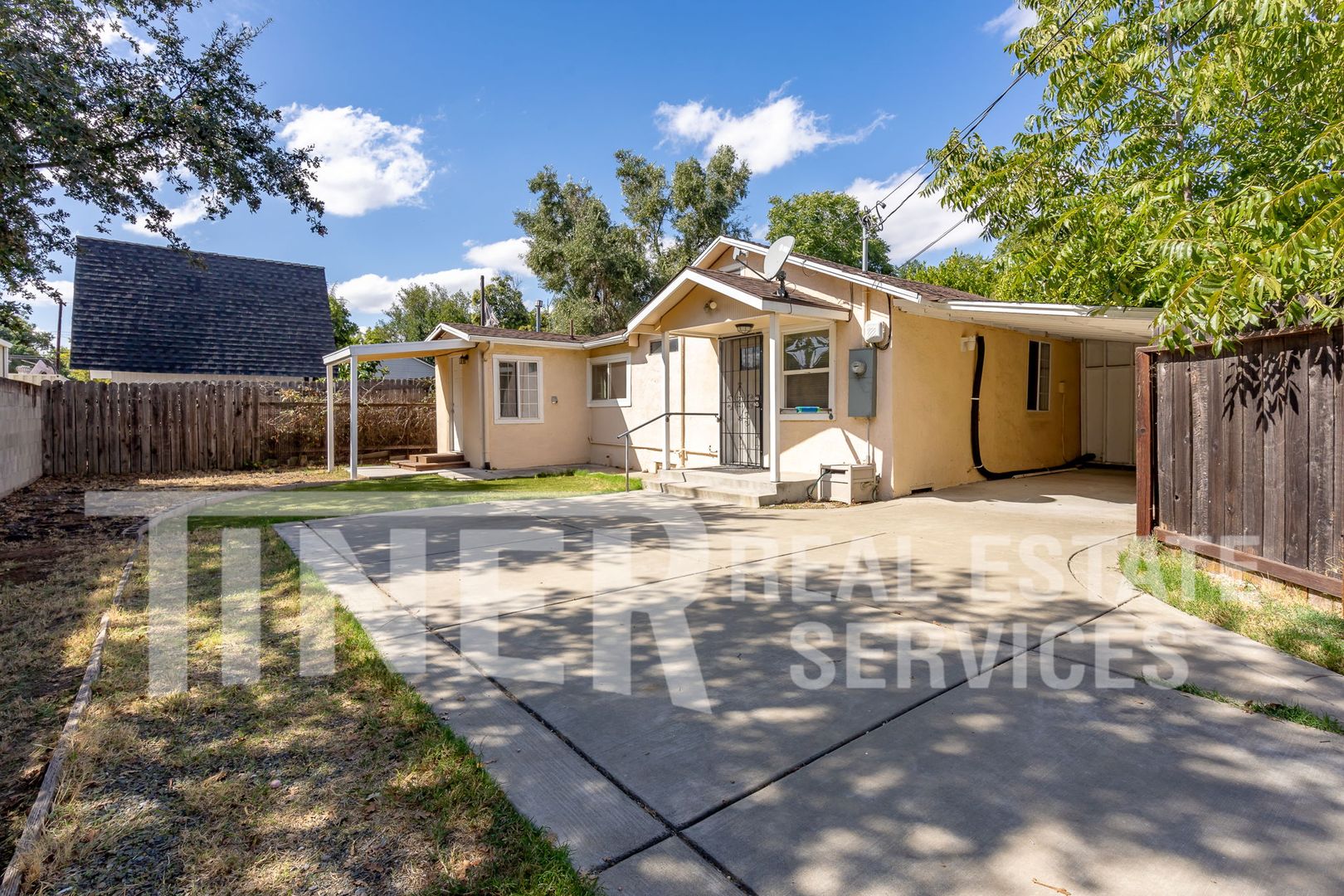 Roseville Condo: 111 Elm St