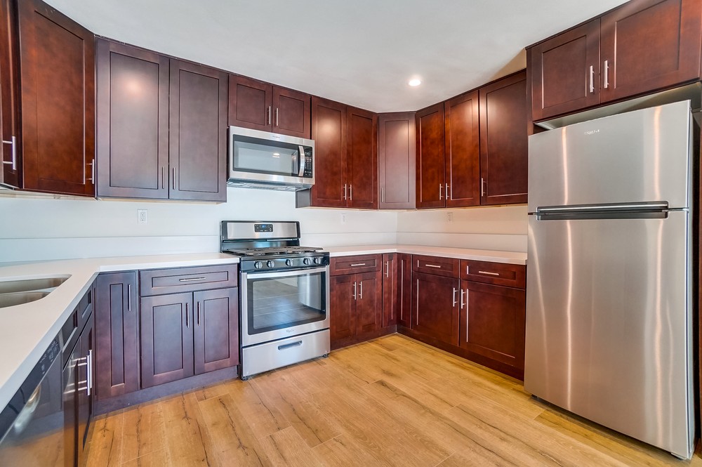 Long Beach Apartment: 1940 Chestnut Ave