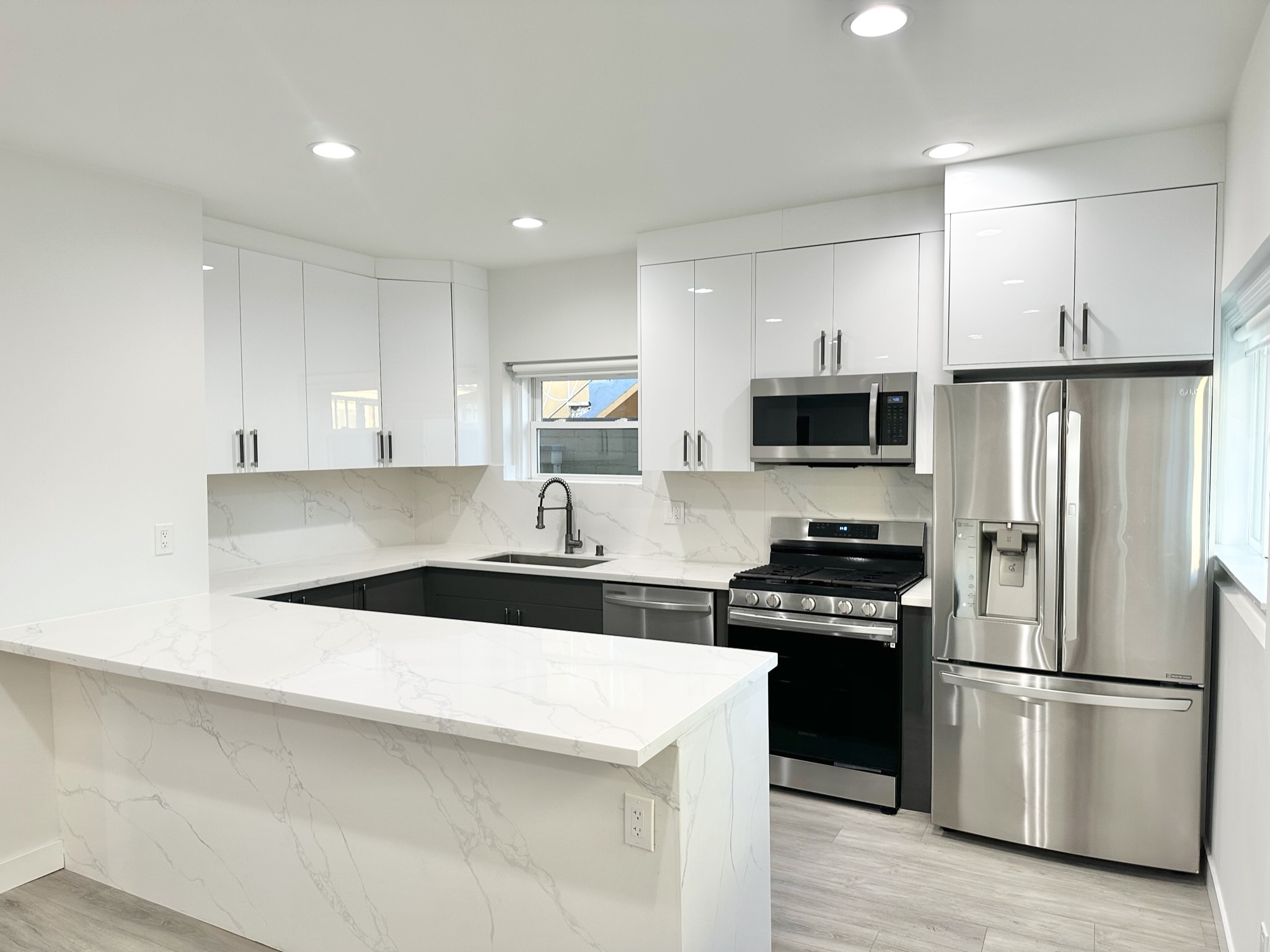 Inglewood Condo: 608 W Hillcrest Blvd