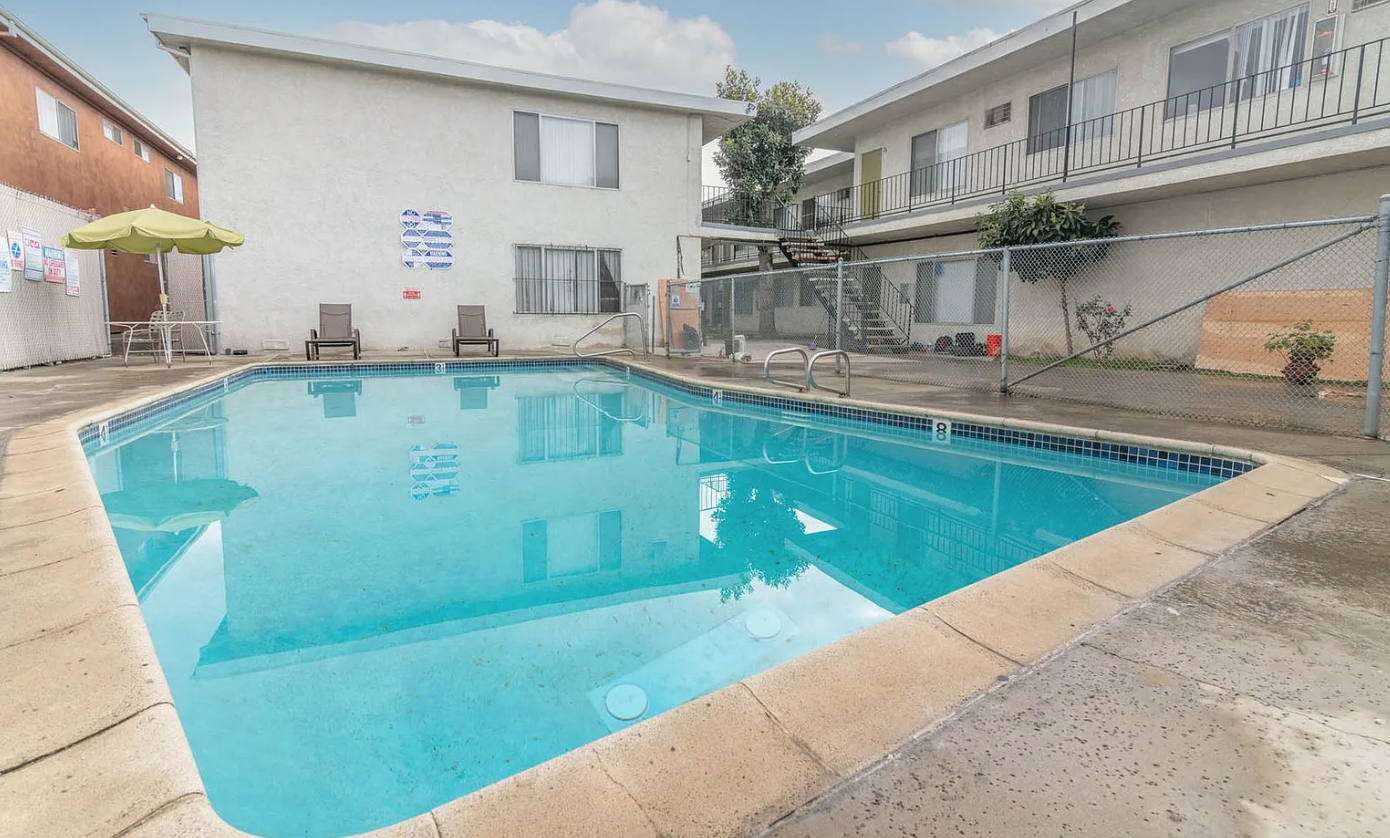 Van Nuys Condo: 8121 Langdon Ave
