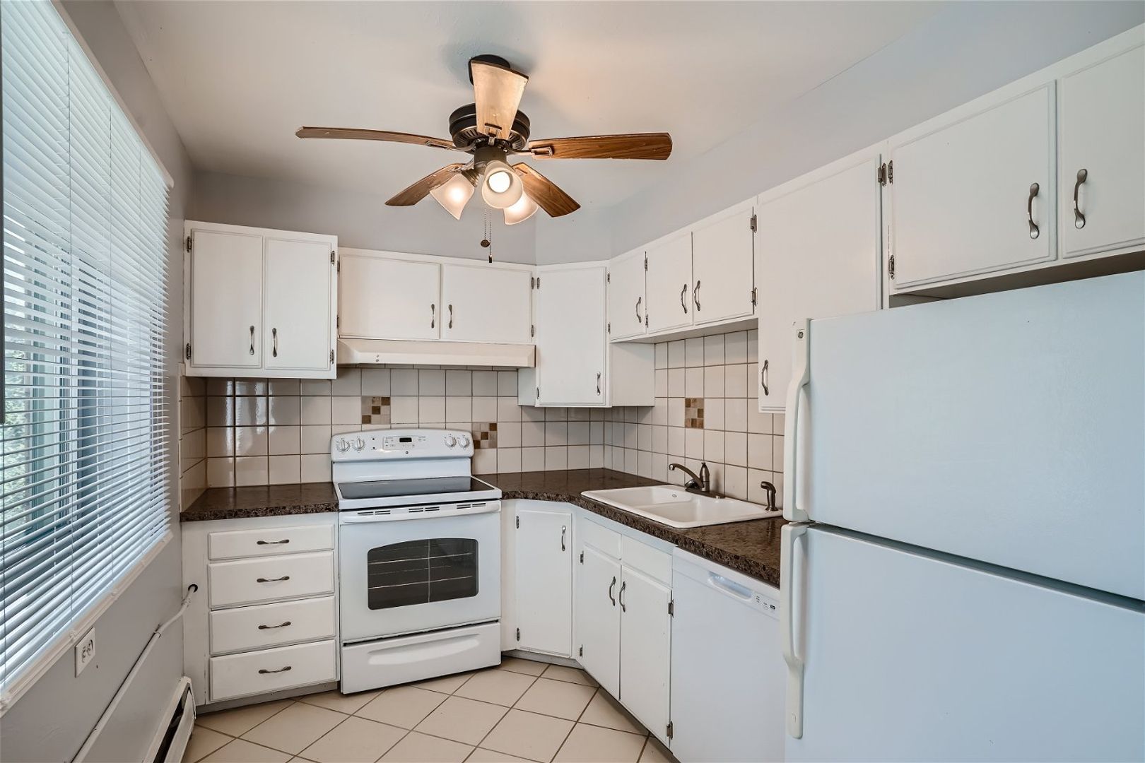 Englewood Apartment: 3650 S Lincoln