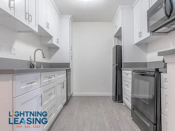 Van Nuys Condo: 8123 Langdon Avenue