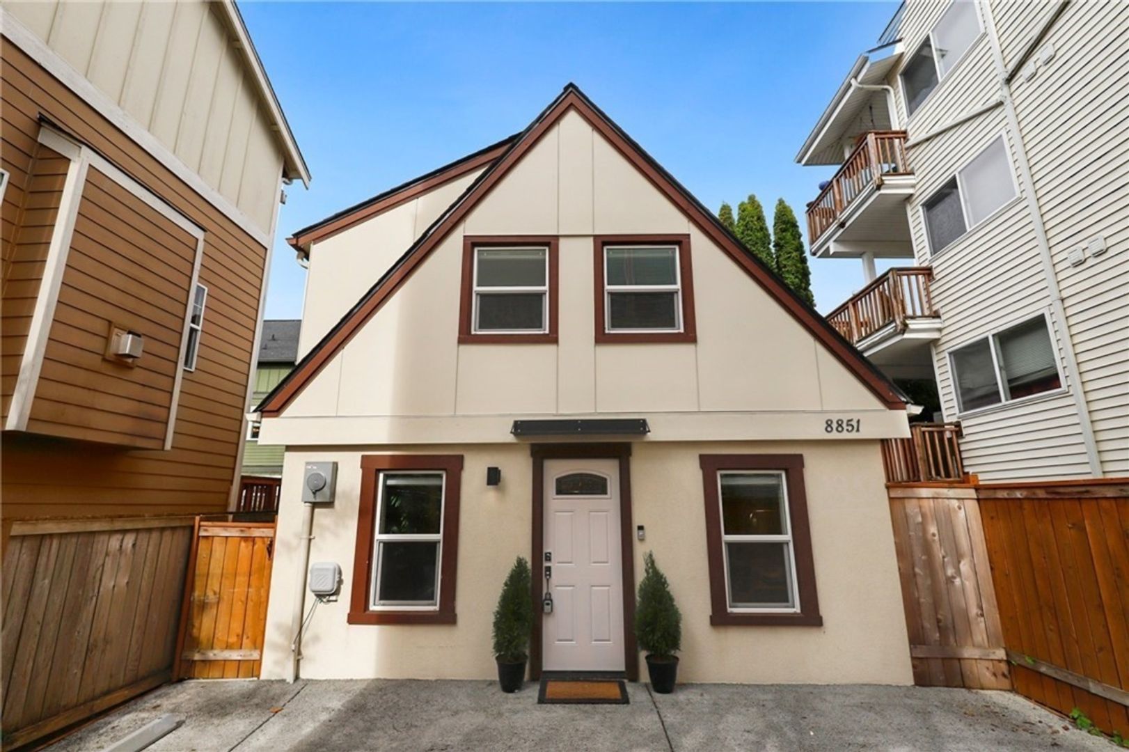 Seattle House: 8851 Stone Ave N