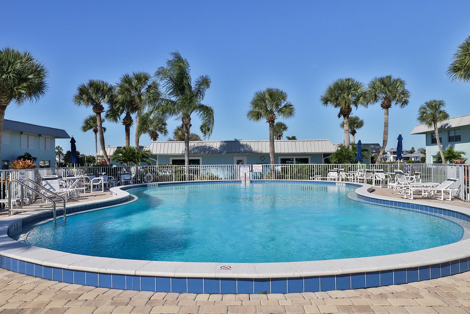 NEW SMYRNA BEACH Condo: 325 N. CAUSEWAY