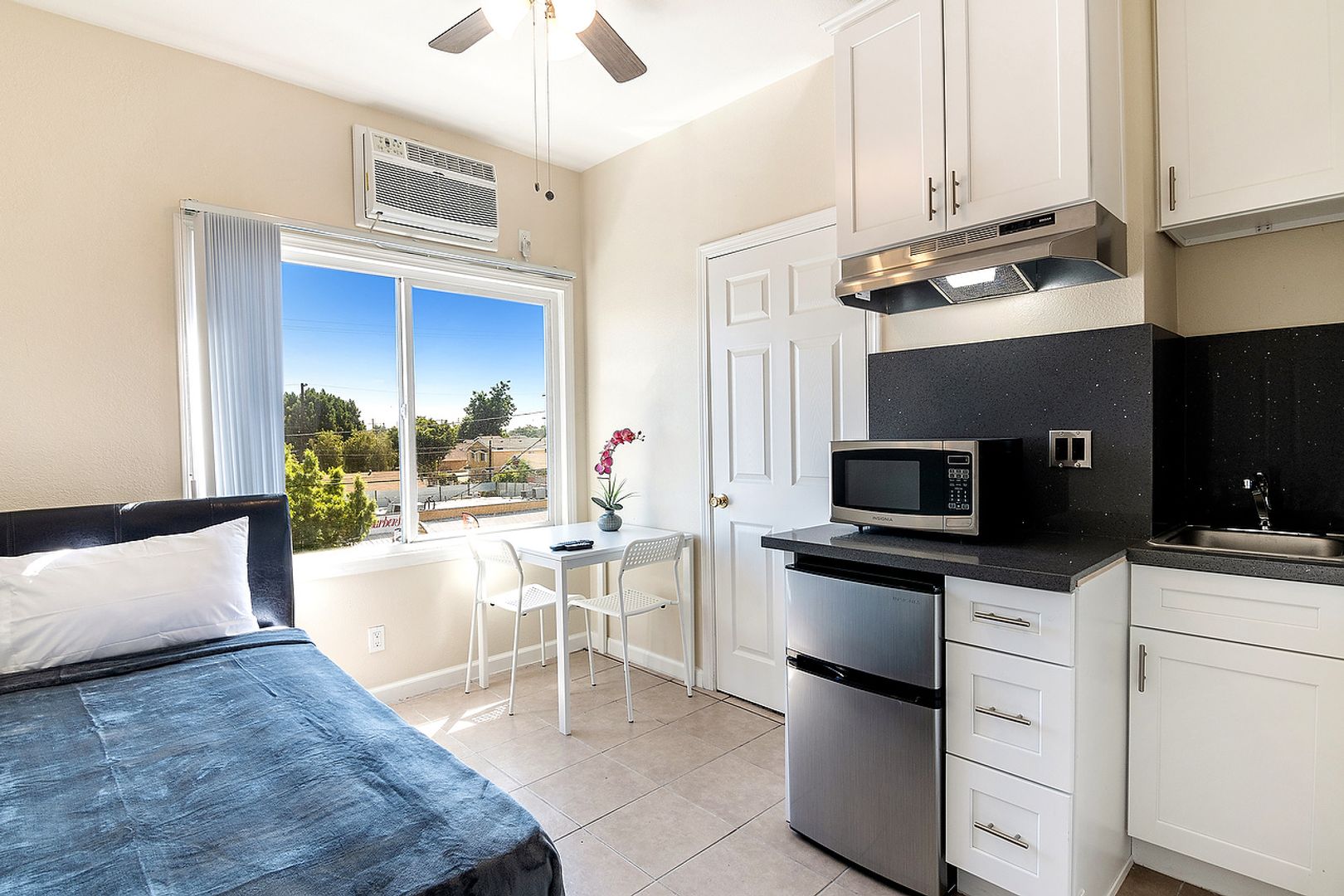 Los Angeles Apartment: 5119 S Avalon Blvd