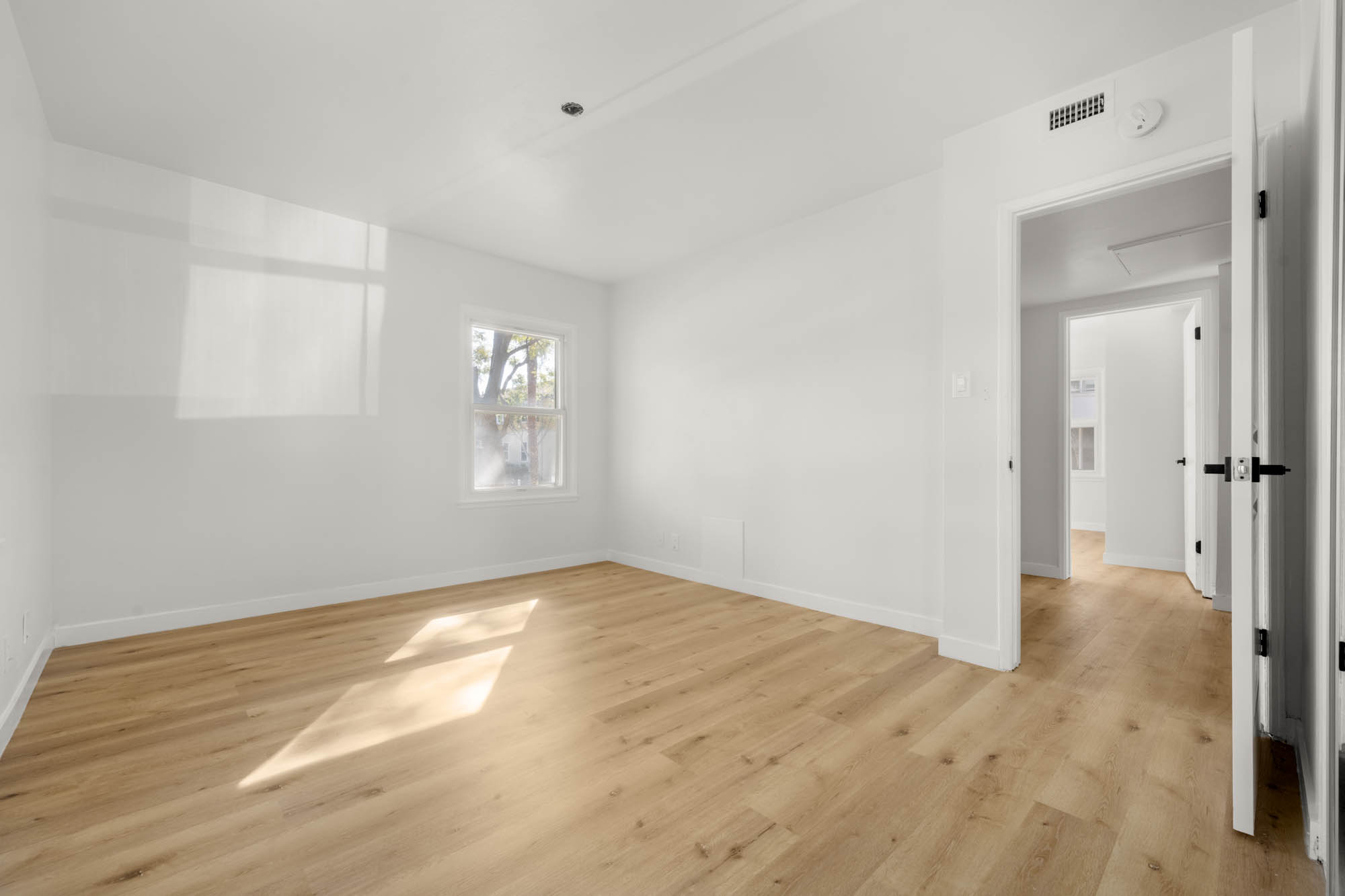 Los Angeles Condo: 8810 Belford Ave