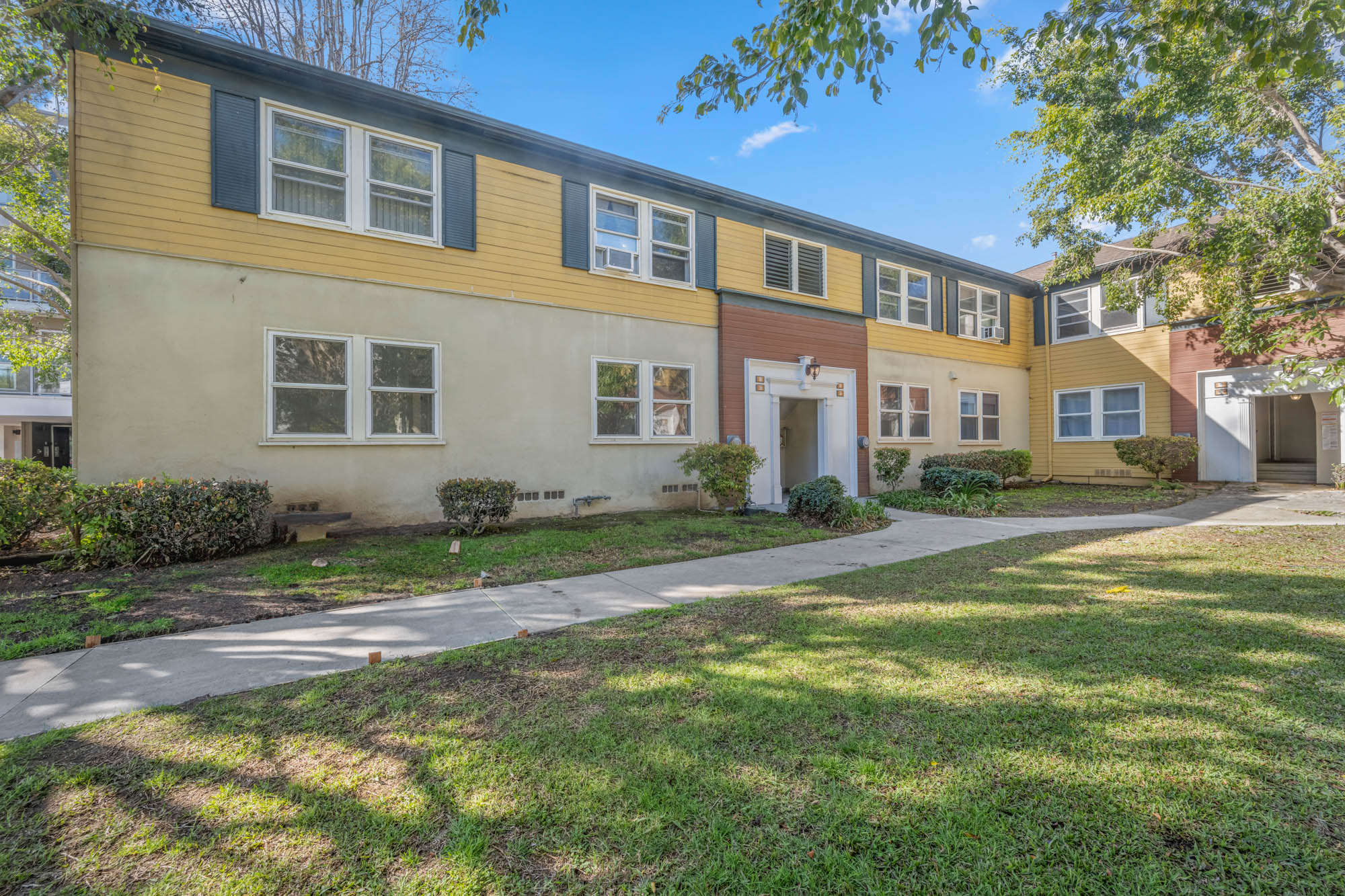 Los Angeles Condo: 8808 Belford Ave