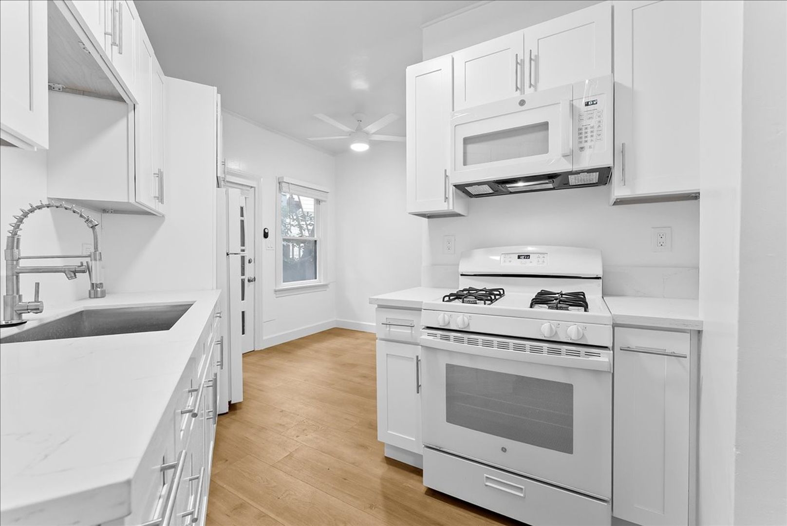 Los Angeles Condo: 3212 Hamilton Way