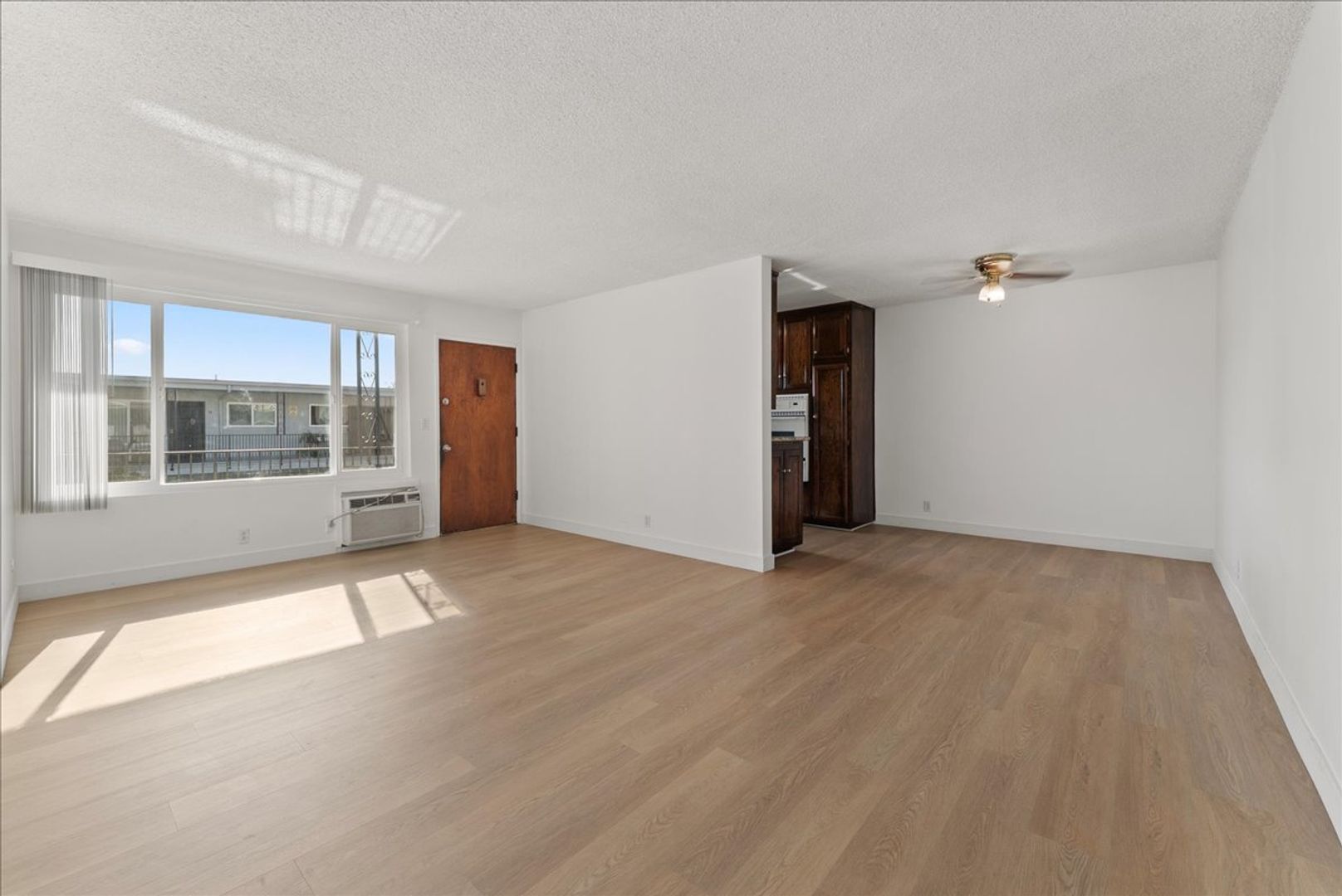 Glendale Condo: 1155 Thompson Ave