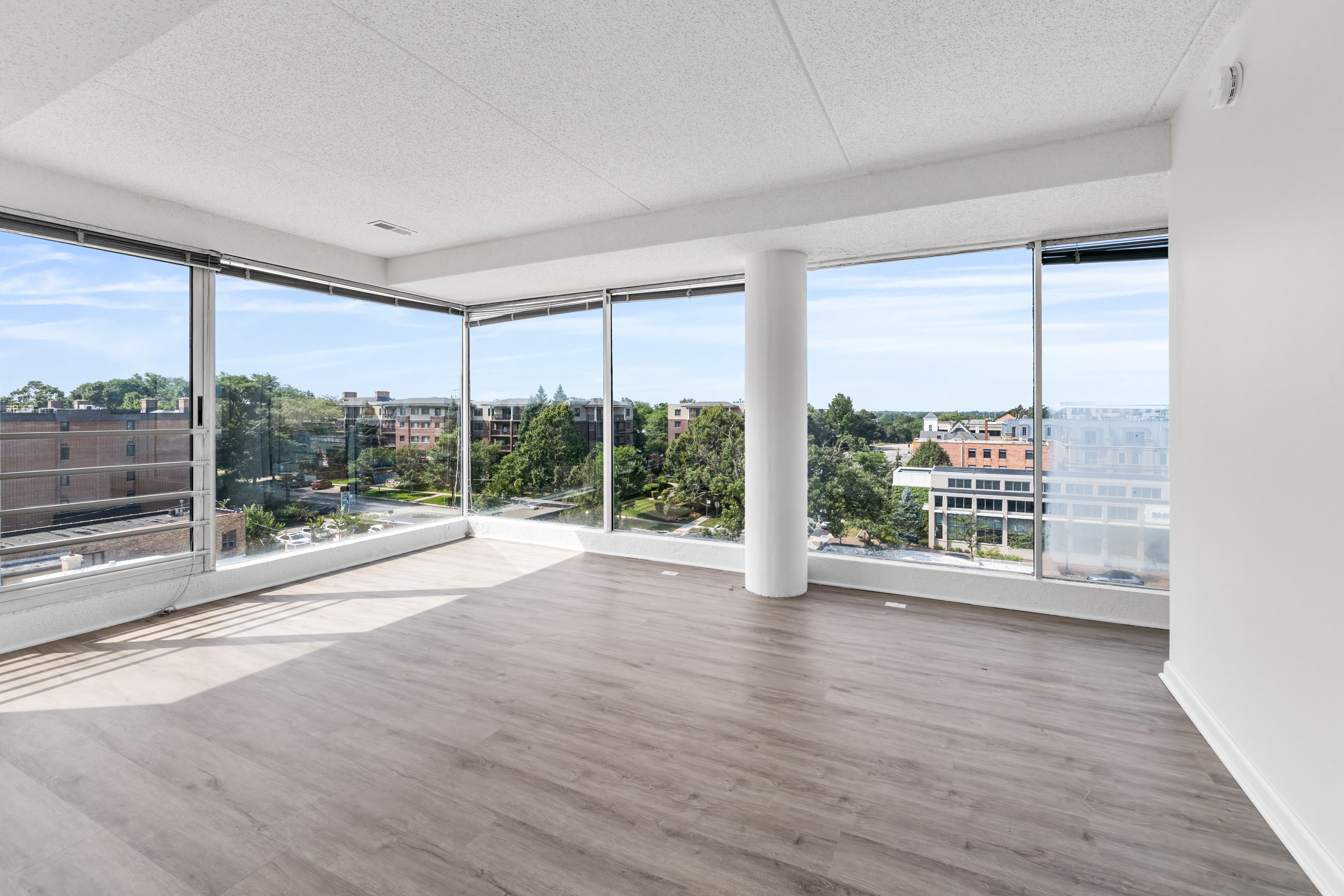 Highland Park Condo: 1770 1st St