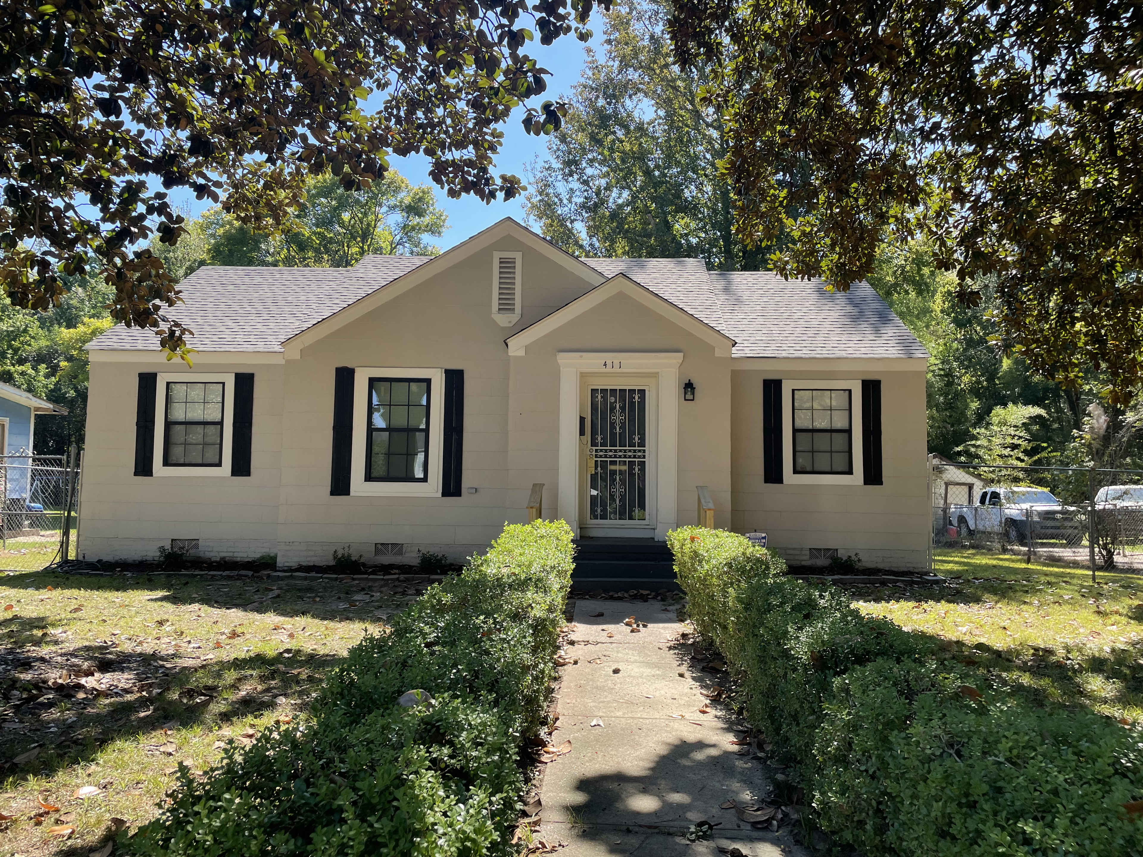 Jackson House: 411 Wilshire Ave