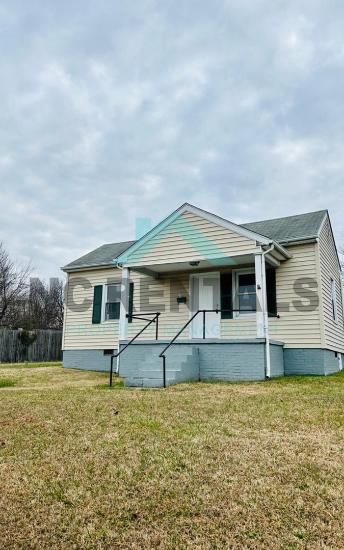 Greensboro House: 1302 Cypress St