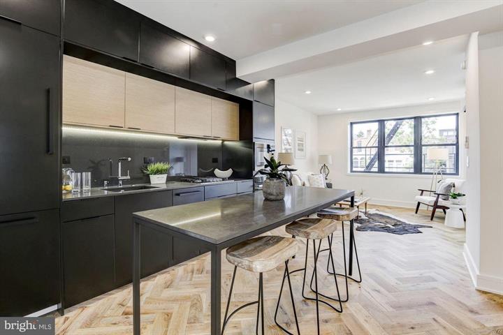 Washington Condo: 1900 Biltmore St NW