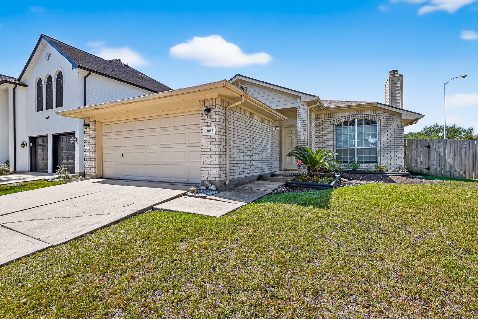 Fresno House: 4002 Teal Run Place Ct