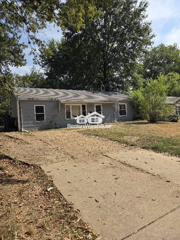 St Louis House: 9732 Vickie Pl