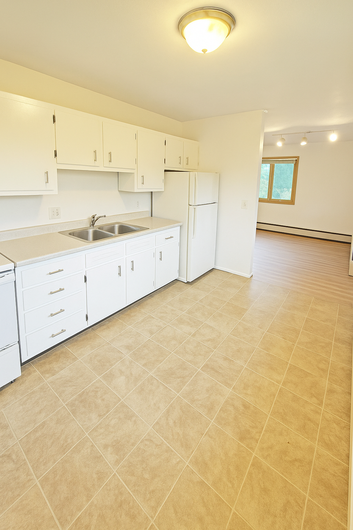 Madison Apartment: 2105 Lake Point Dr