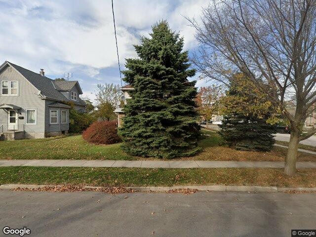 Port Washington Townhome: 502 W Oakland Ave