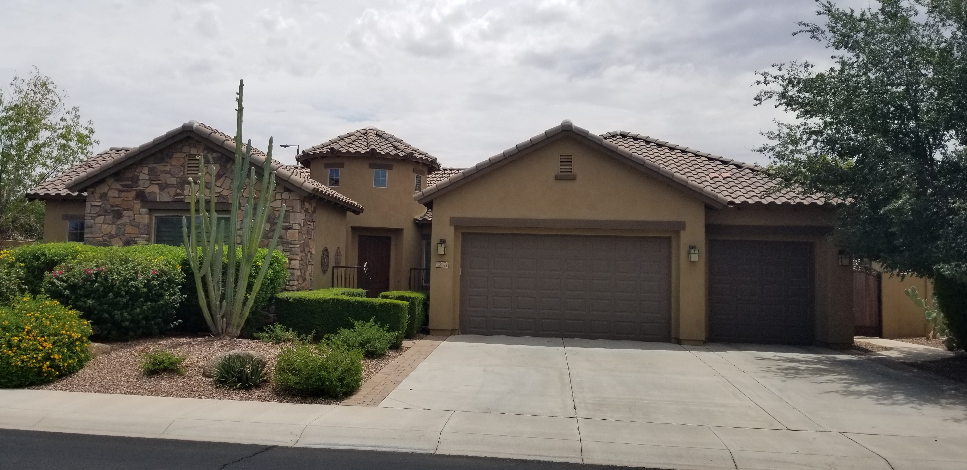 Chandler House: 3963 E Elmwood Pl