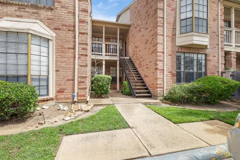 Houston Condo: 2255 Braeswood Park