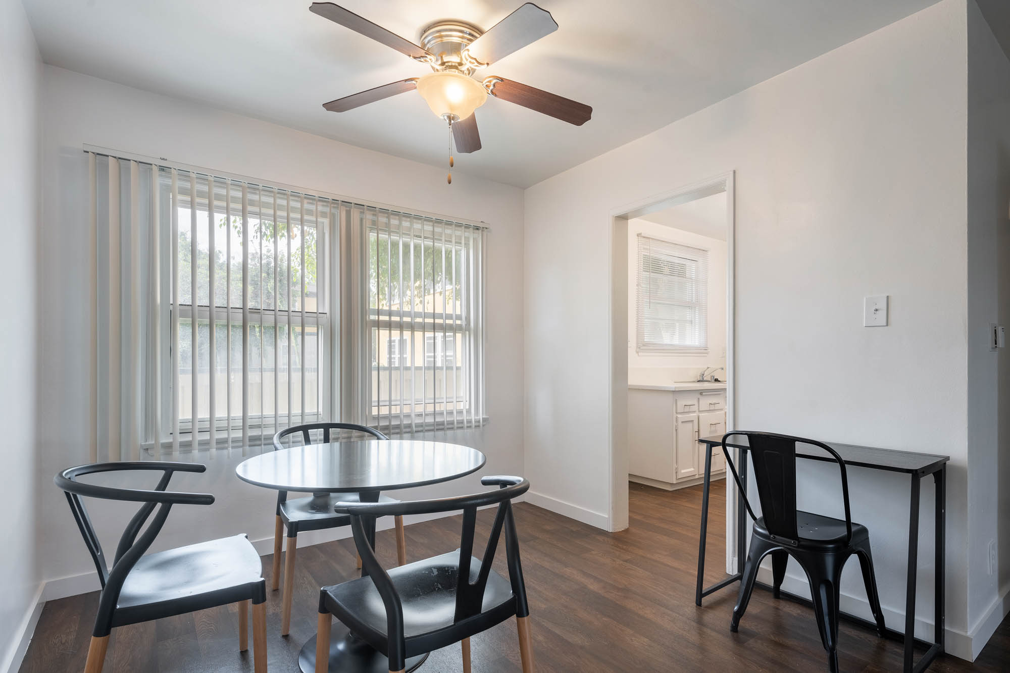 Los Angeles Condo: 5844 W 88th St