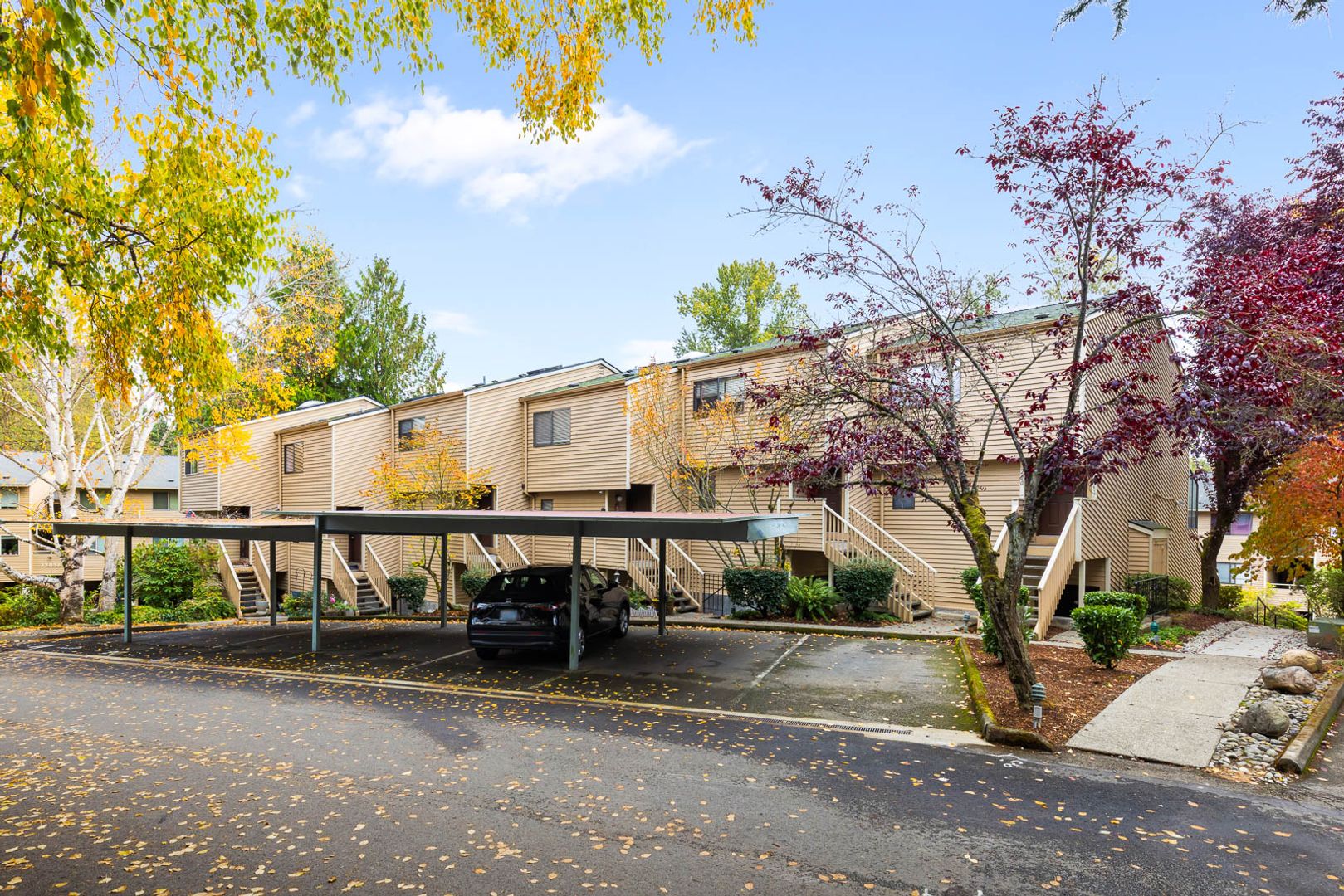 Kirkland Condo: 12044 96th Ave. NE