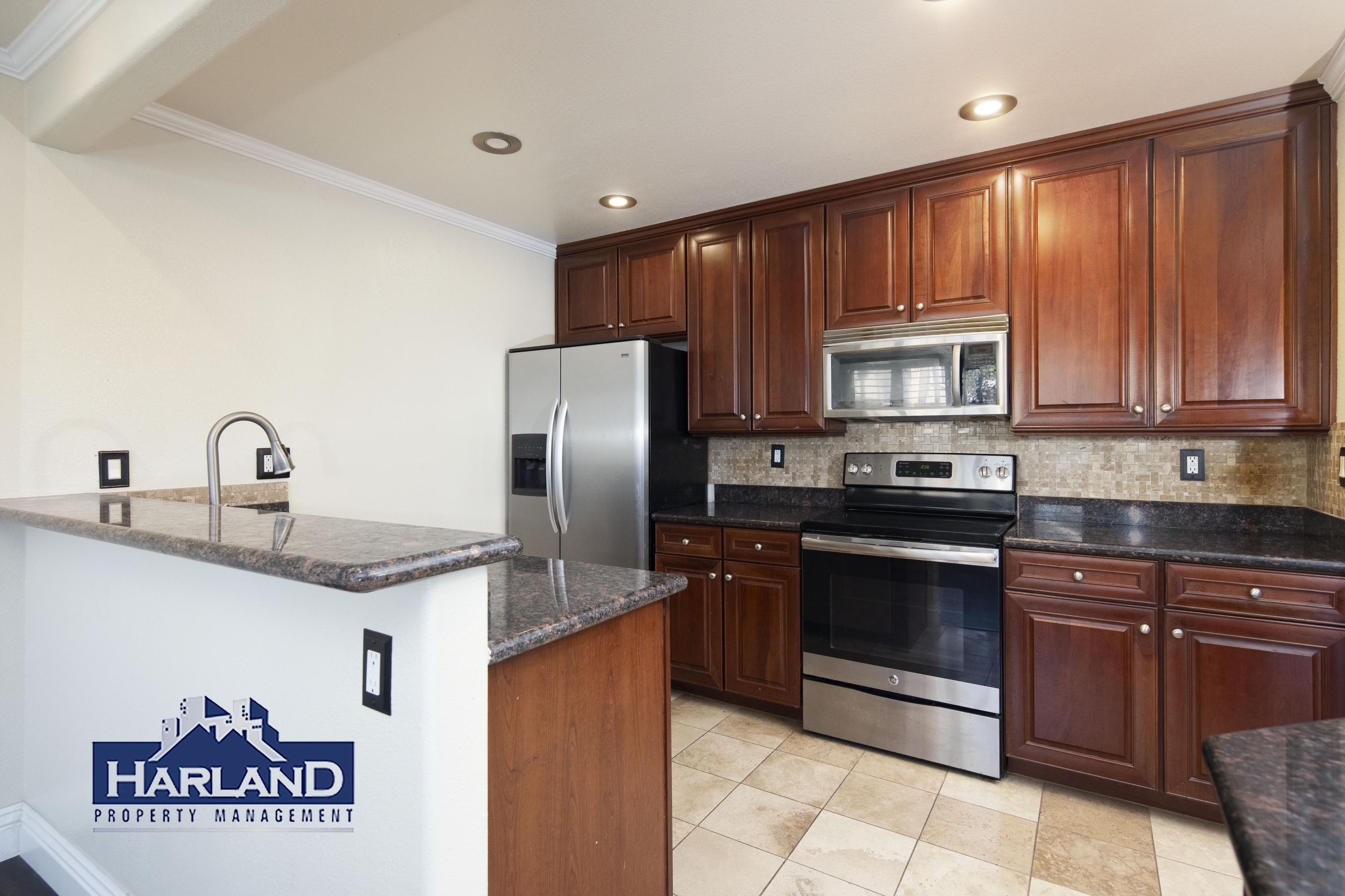 La Jolla Townhome: 8460 Via Mallorca