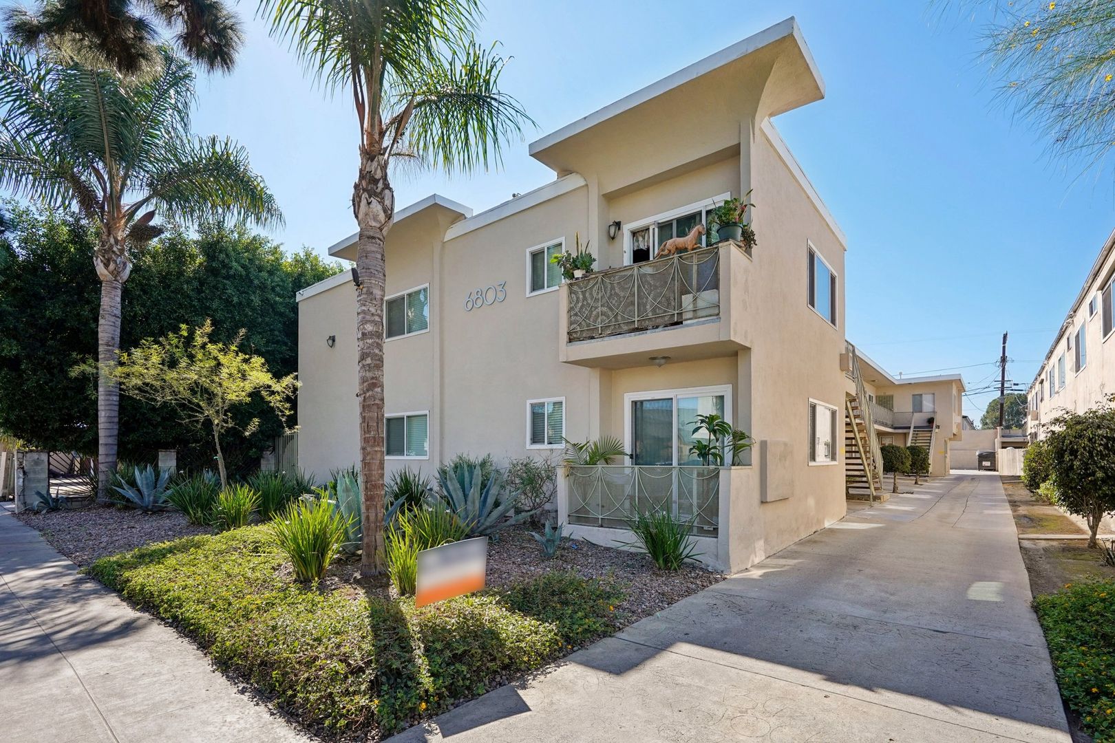 Los Angeles Condo: 6803 Brynhurst Ave