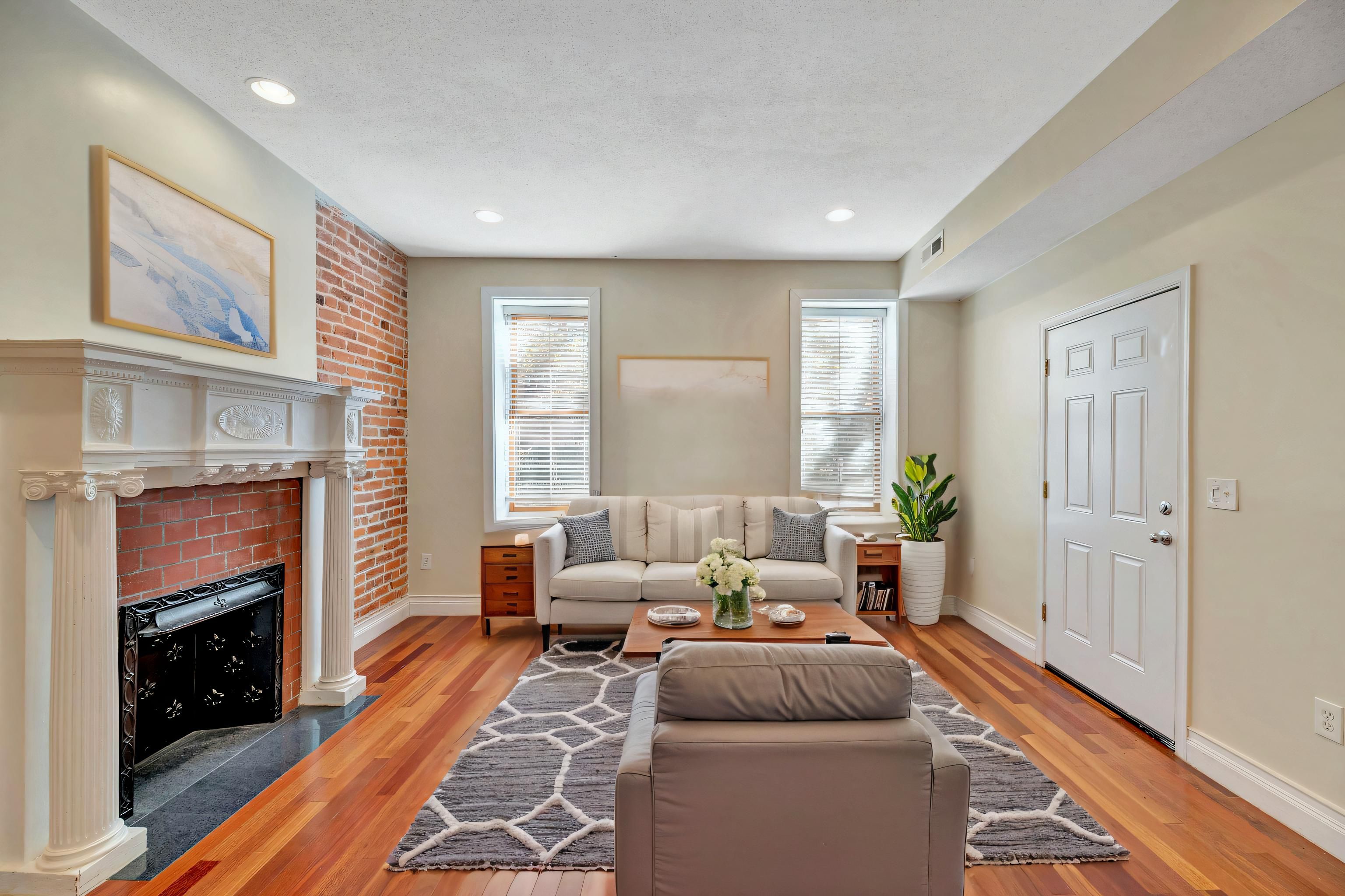 Washington Condo: 1865 Newton St NW