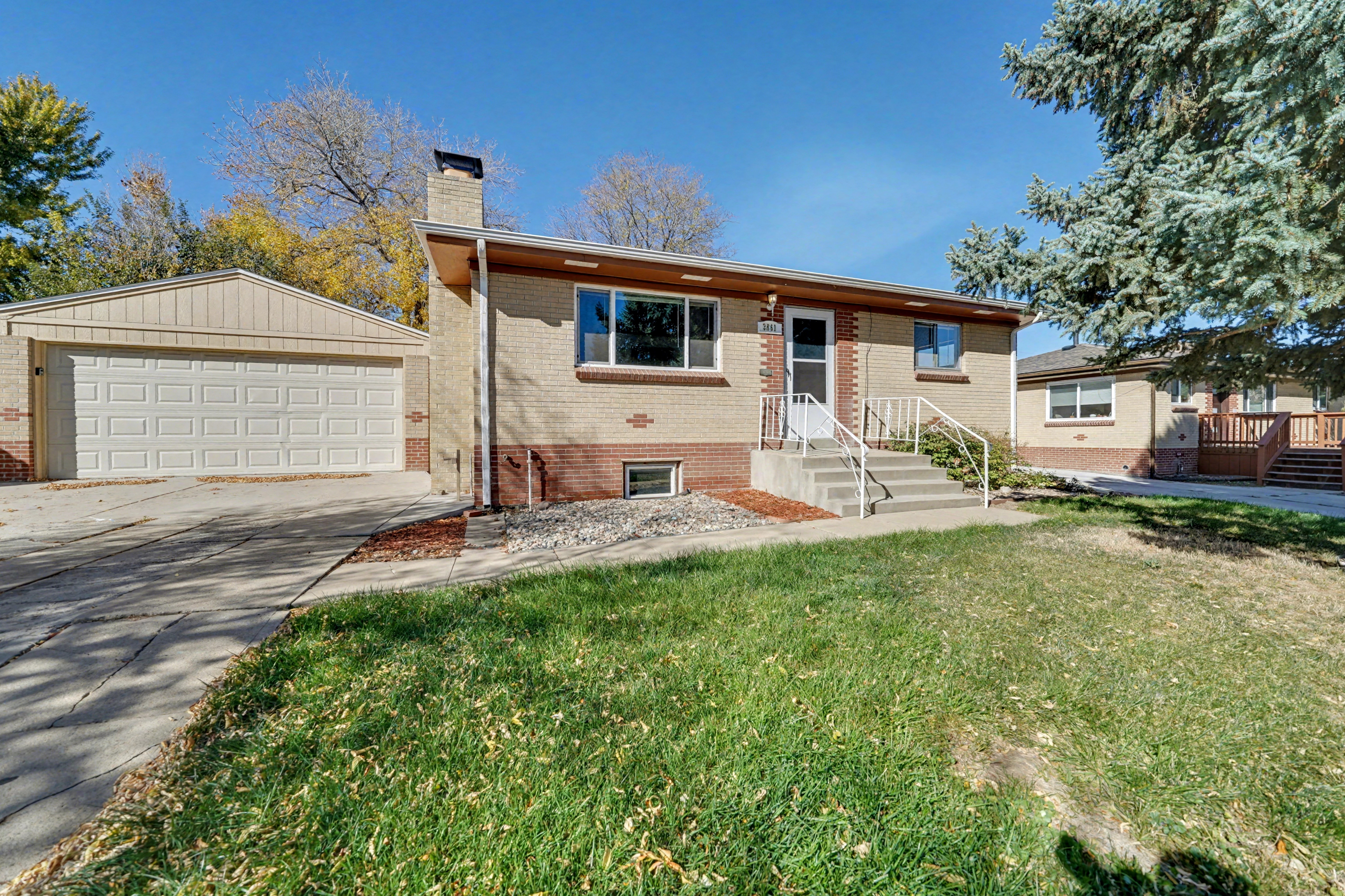 Wheat Ridge House: 3861 Moore Street