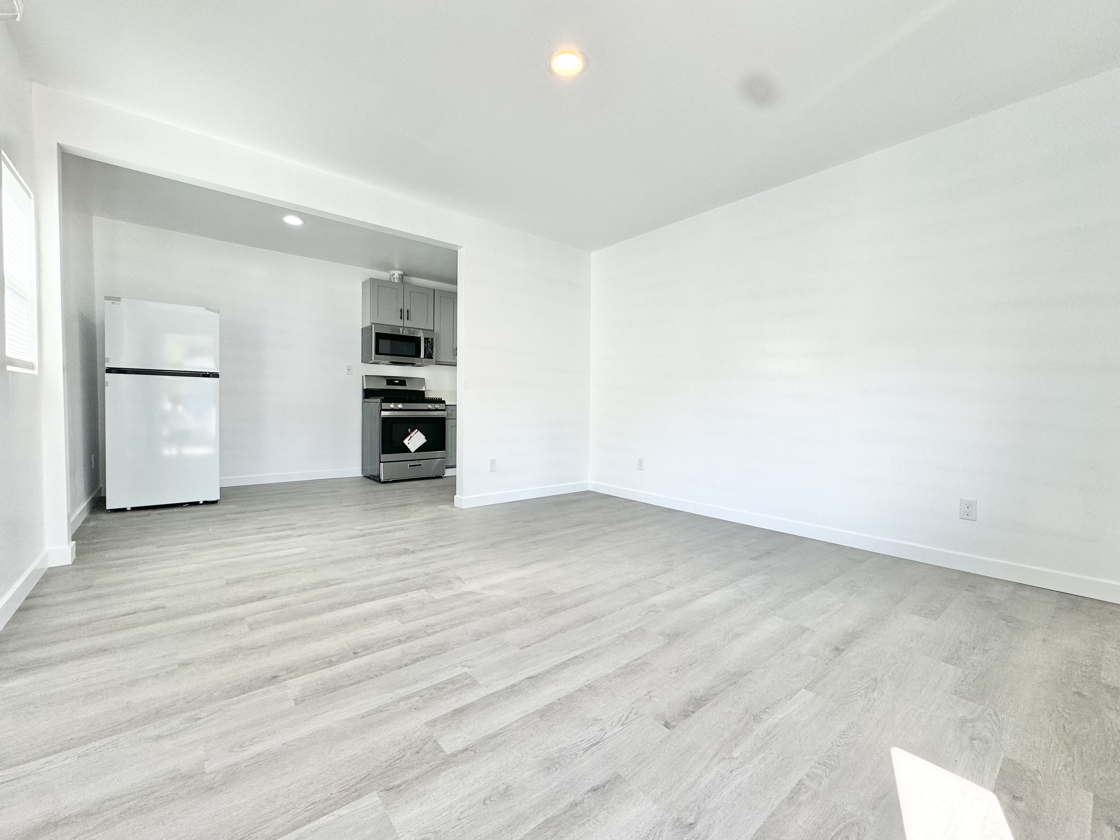Eagle Rock Condo: 1750 Colorado Blvd