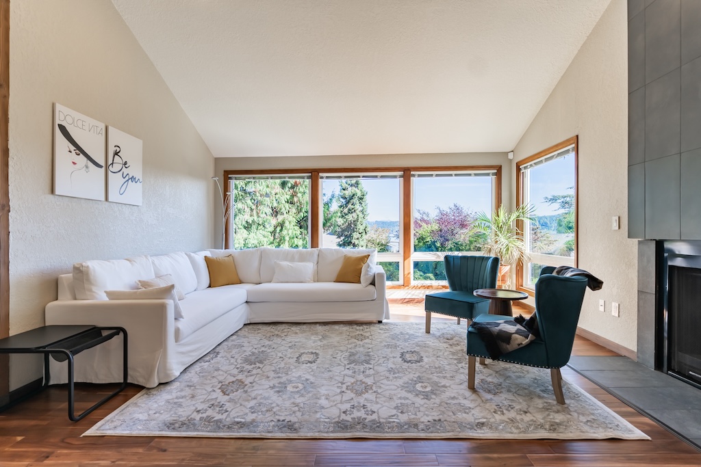 Bellevue House: 242 West Lake Sammamish Parkway Southeast