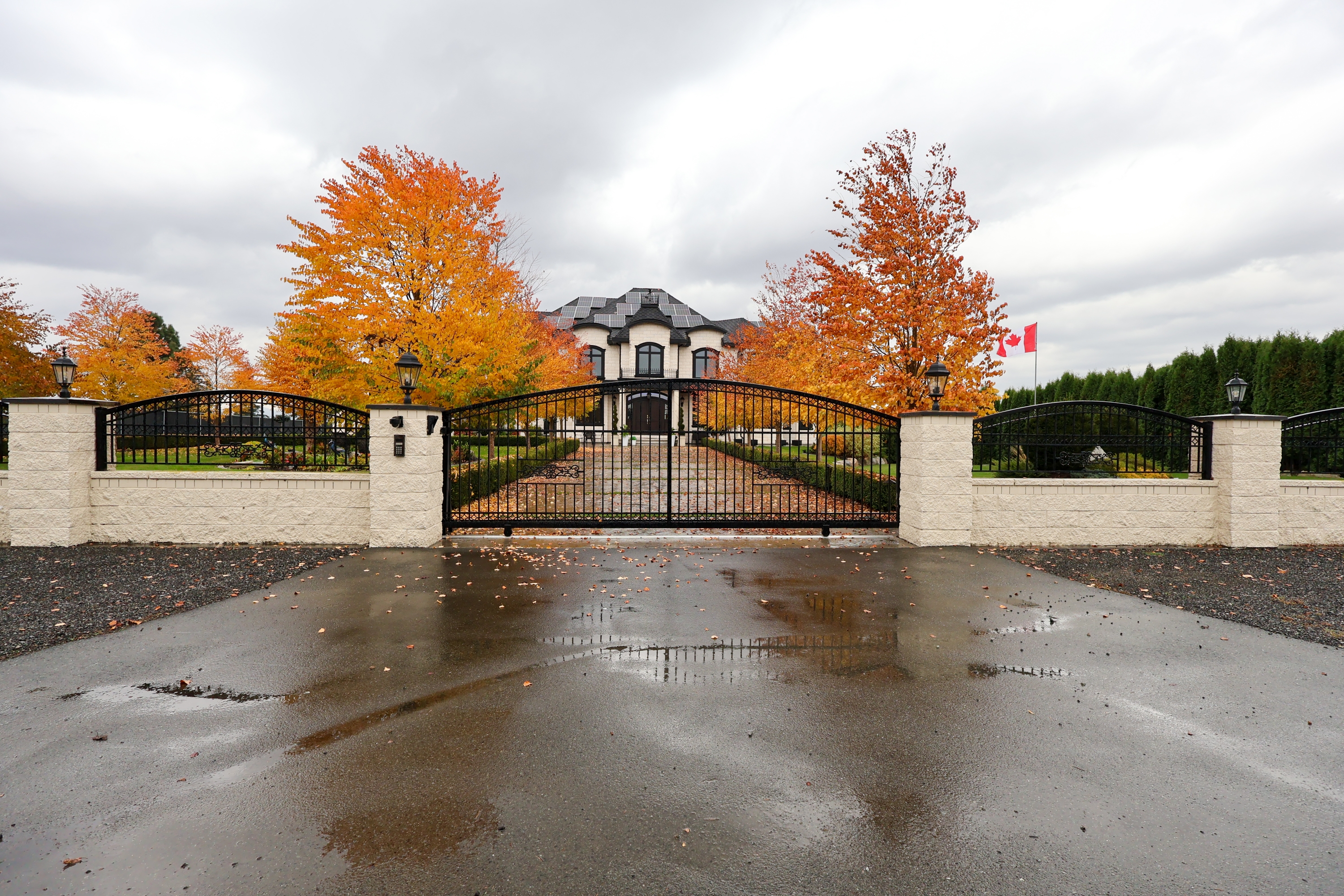 Abbotsford House: 314 Defehr Rd