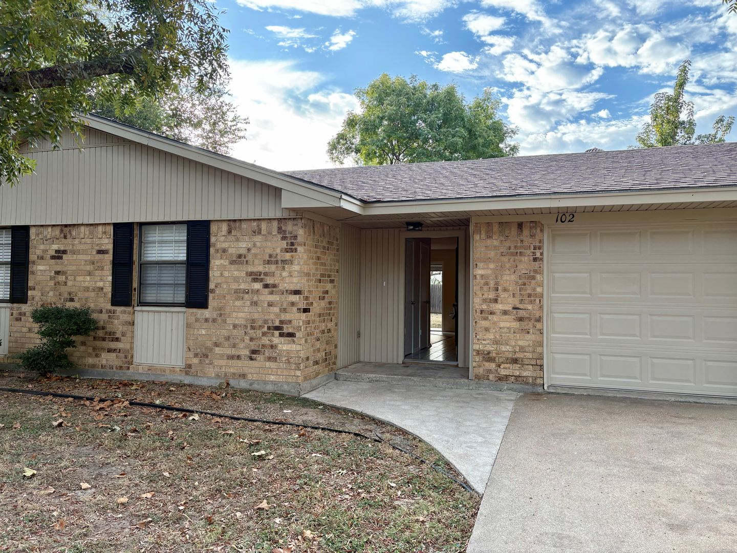 Lorena House: 102 Susan Kay Drive