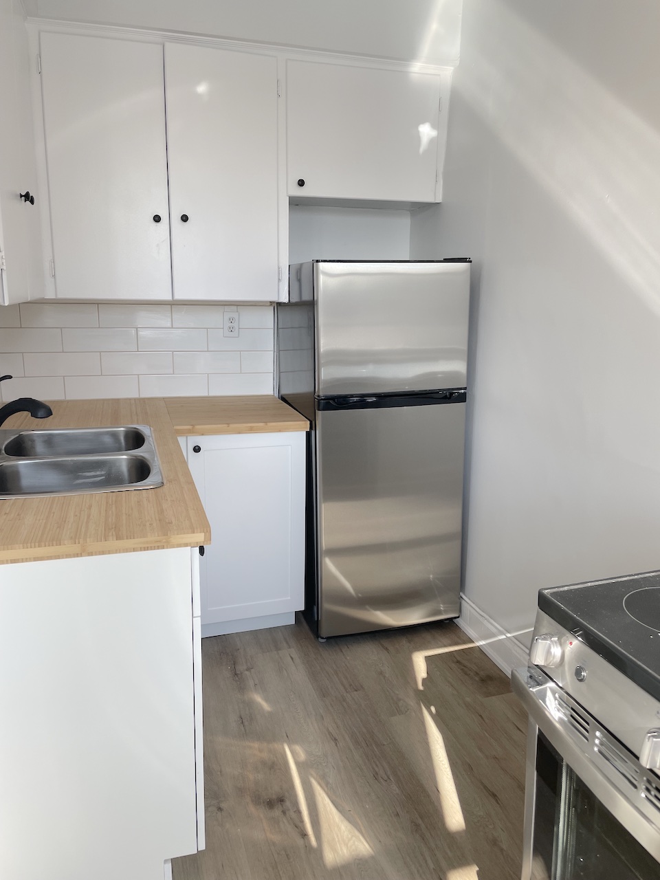 Windsor Condo: 74 Hanna St W