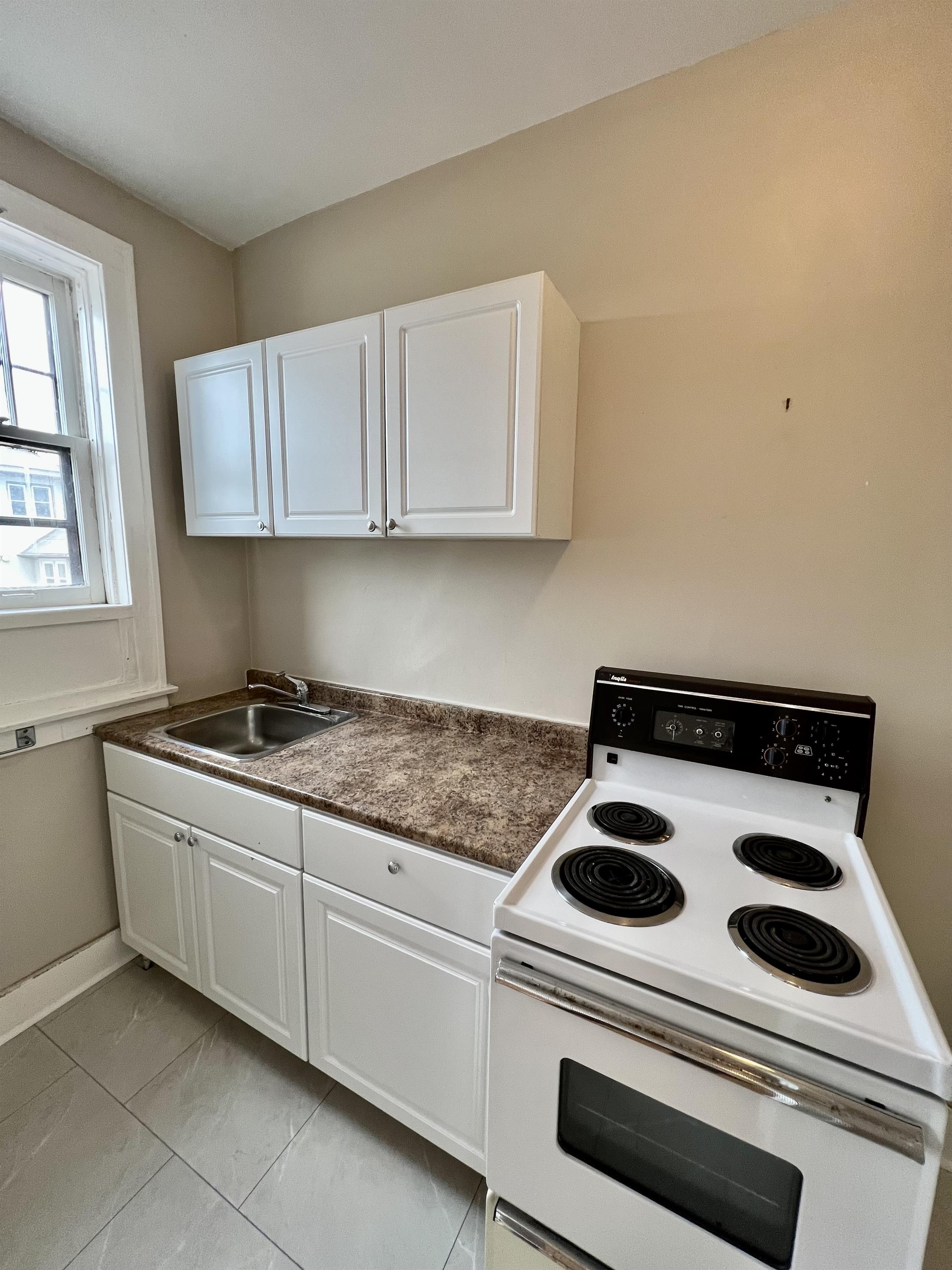 Windsor Condo: 36 Hanna St W