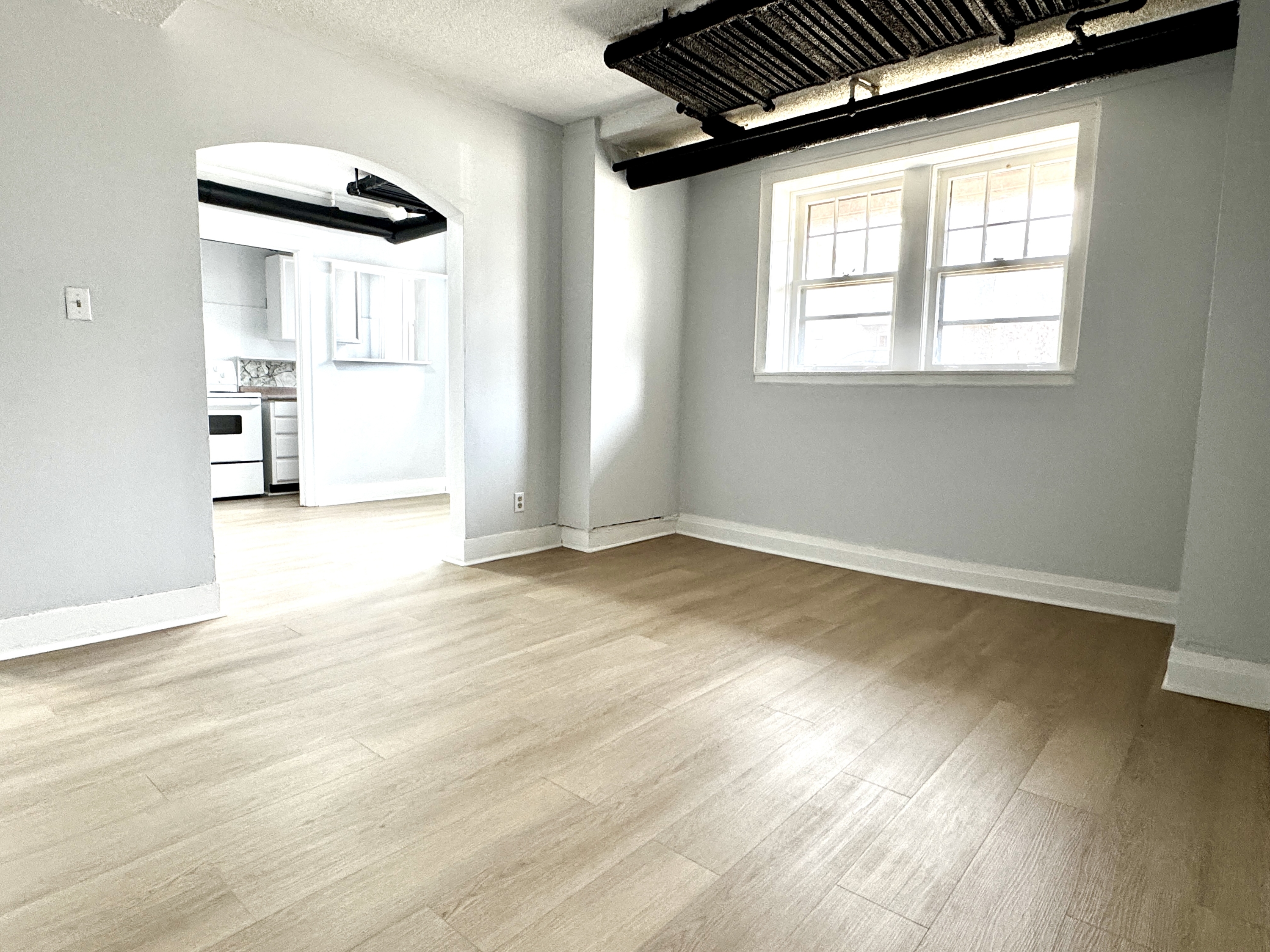 Windsor Condo: 36 Hanna St W